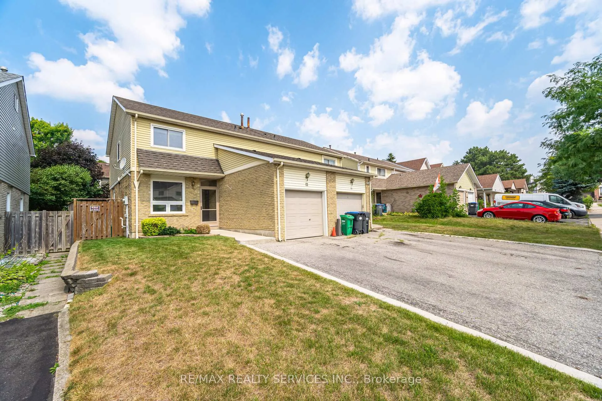 Photo 3 of 12 Sparklett Crescent, Brampton, Heart Lake East — HOMEH