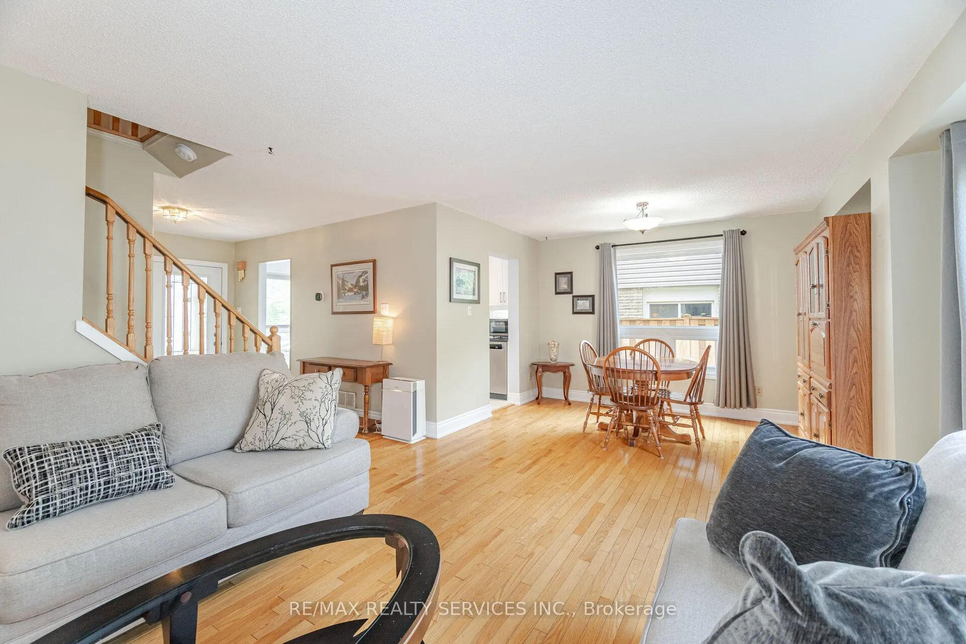 Photo 10 of 12 Sparklett Crescent, Brampton, Heart Lake East — HOMEH
