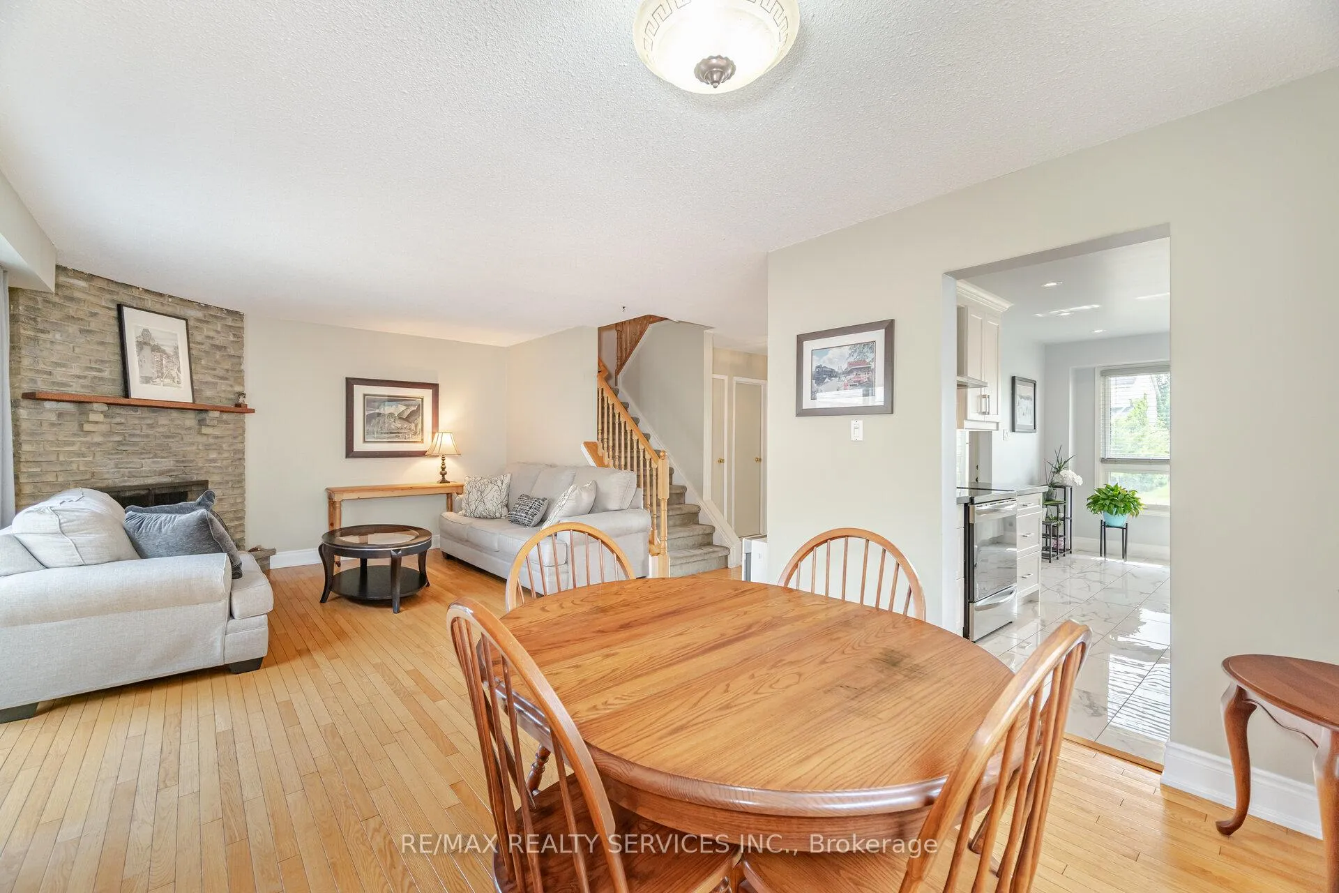 Photo 13 of 12 Sparklett Crescent, Brampton, Heart Lake East — HOMEH
