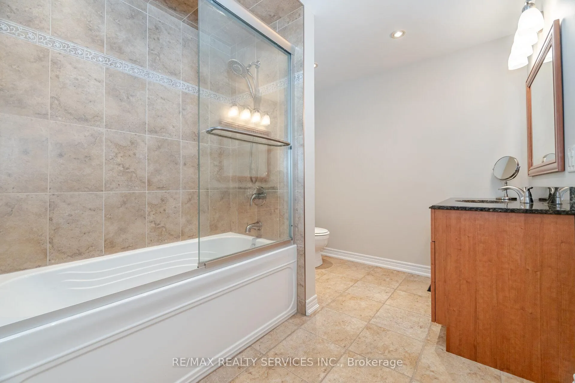 Photo 31 of 12 Sparklett Crescent, Brampton, Heart Lake East — HOMEH