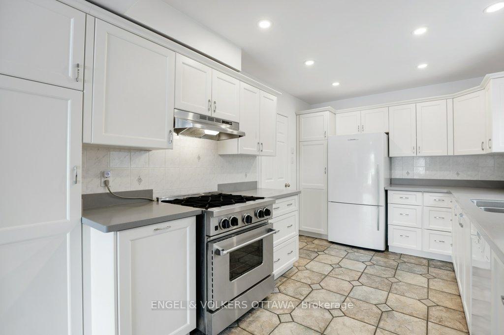 Photo 15 of 177 Dunbarton Court, Ottawa, Cardinal Glen — HOMEH