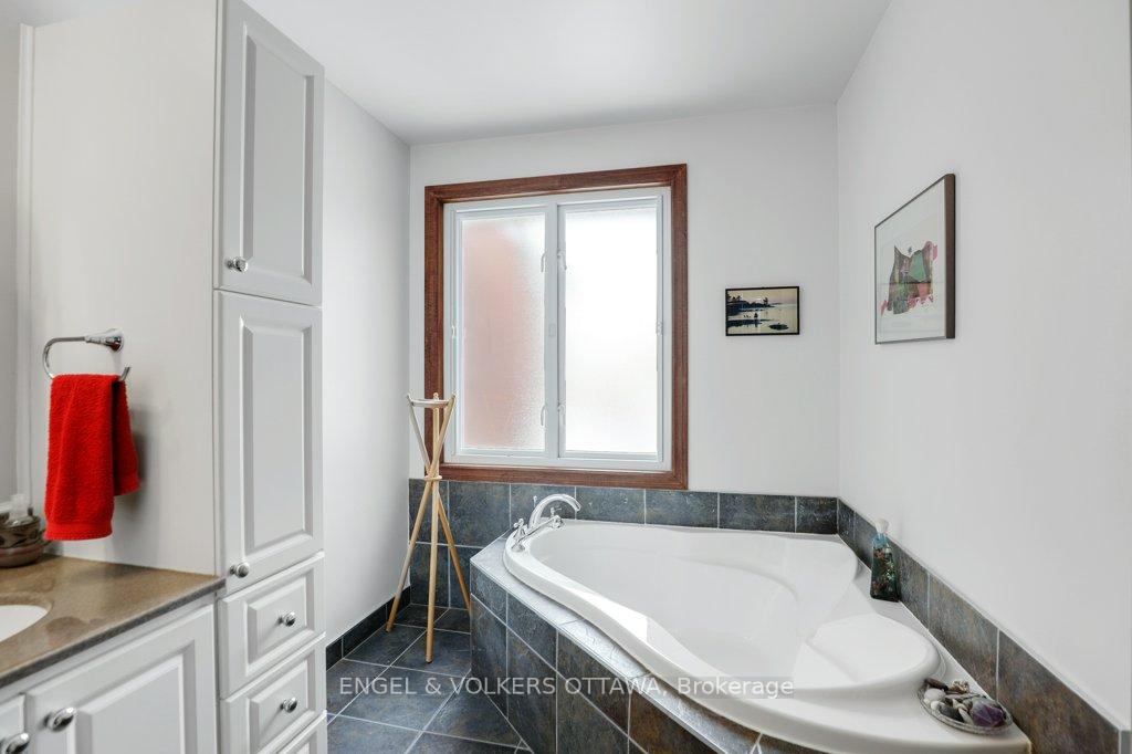 Photo 25 of 177 Dunbarton Court, Ottawa, Cardinal Glen — HOMEH