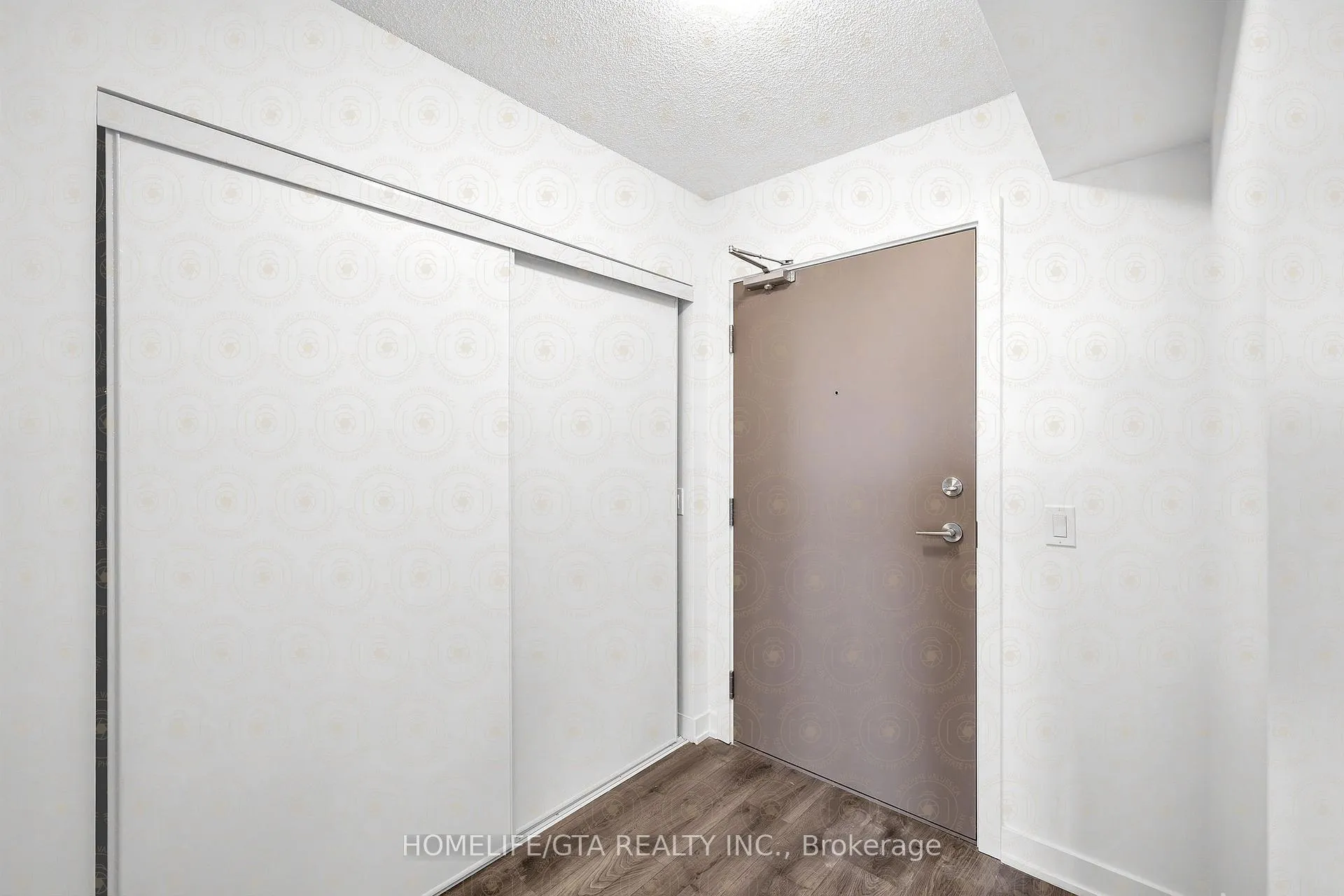 Photo 4 of Unit 607, 1010 Sandy Beach Road, Pickering, Bay Ridges — HOMEH