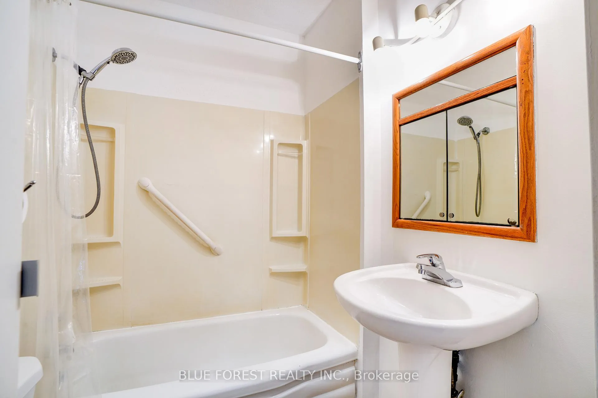 Photo 19 of 22557 Queens Line, West Elgin, Rodney — HOMEH