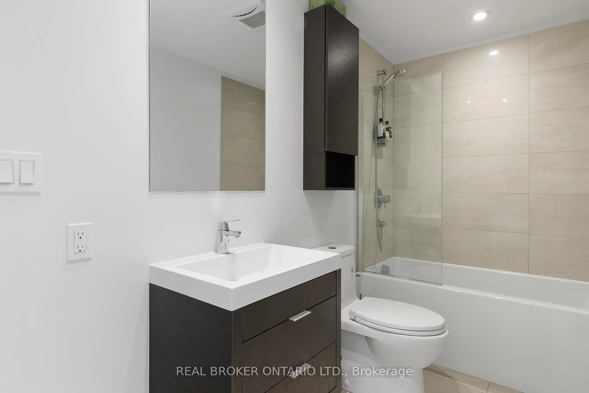 Photo 12 of Unit 1706, 20 Daly Avenue, Ottawa, Sandy Hill — HOMEH
