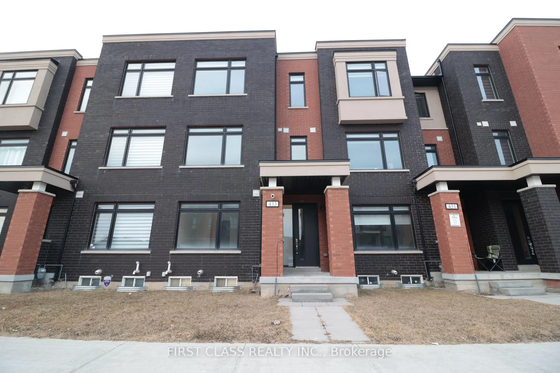Front of 433 Veterans Drive