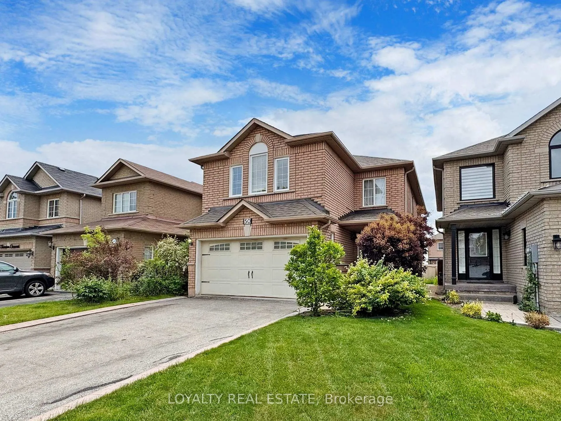 Photo 2 of Unit Upper Level, 50 Thornton Crescent, Vaughan, Maple — HOMEH