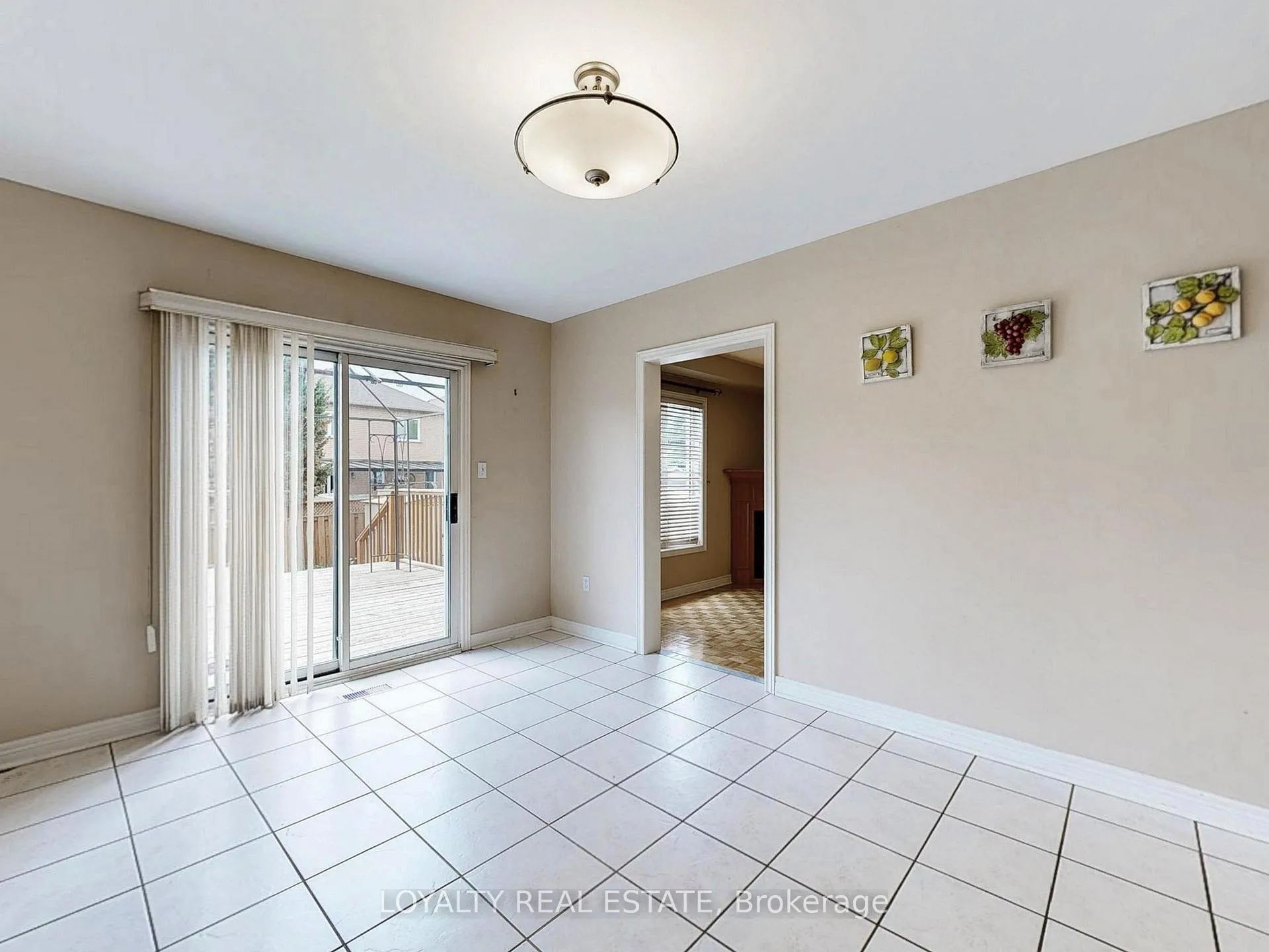 Photo 7 of Unit Upper Level, 50 Thornton Crescent, Vaughan, Maple — HOMEH