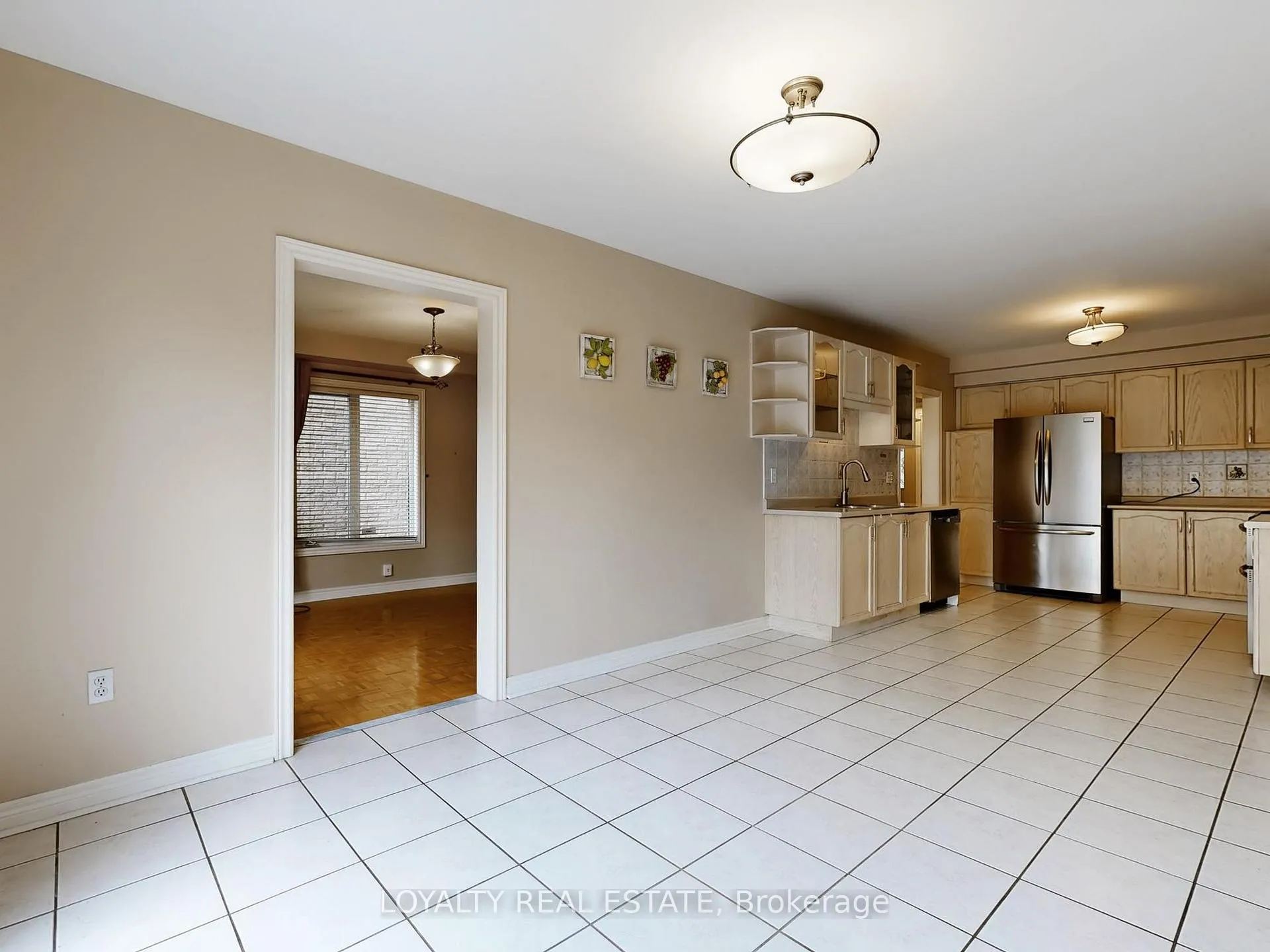 Photo 9 of Unit Upper Level, 50 Thornton Crescent, Vaughan, Maple — HOMEH