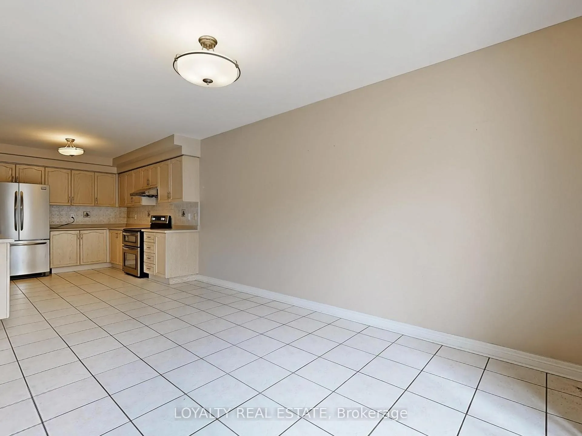 Photo 10 of Unit Upper Level, 50 Thornton Crescent, Vaughan, Maple — HOMEH