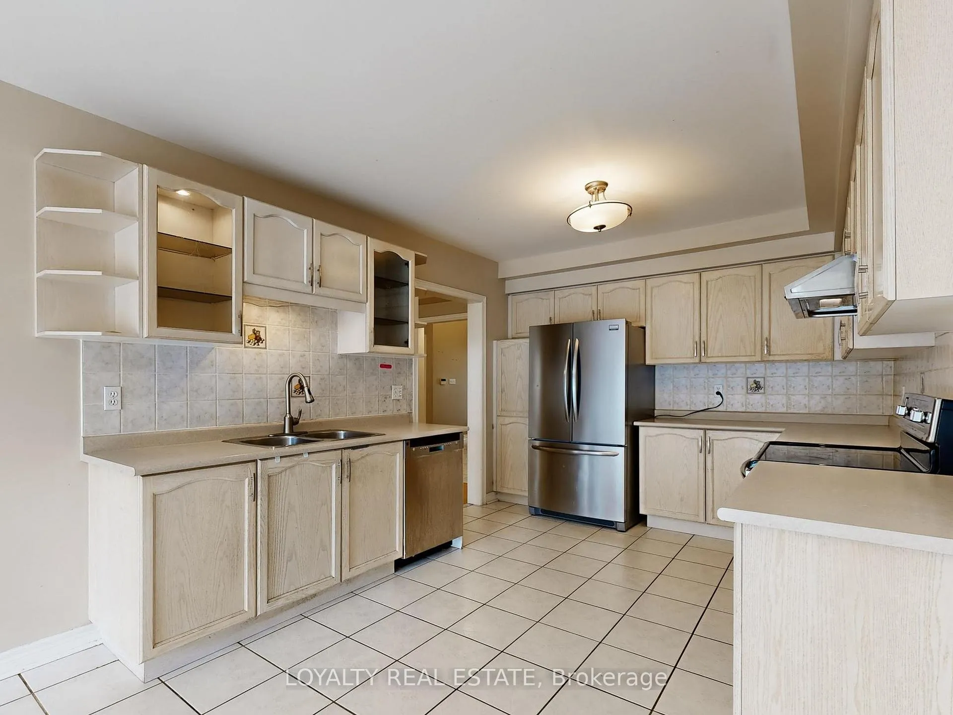 Photo 12 of Unit Upper Level, 50 Thornton Crescent, Vaughan, Maple — HOMEH