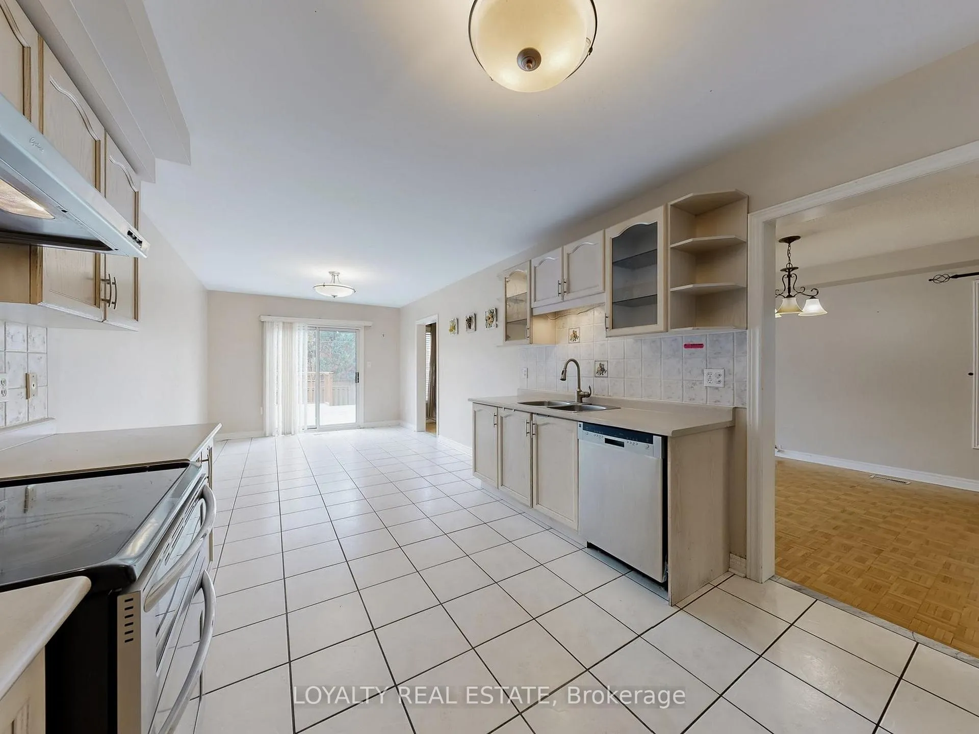 Photo 17 of Unit Upper Level, 50 Thornton Crescent, Vaughan, Maple — HOMEH
