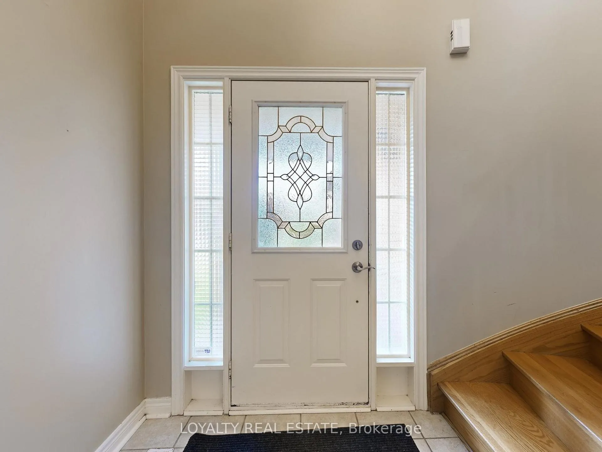 Photo 19 of Unit Upper Level, 50 Thornton Crescent, Vaughan, Maple — HOMEH