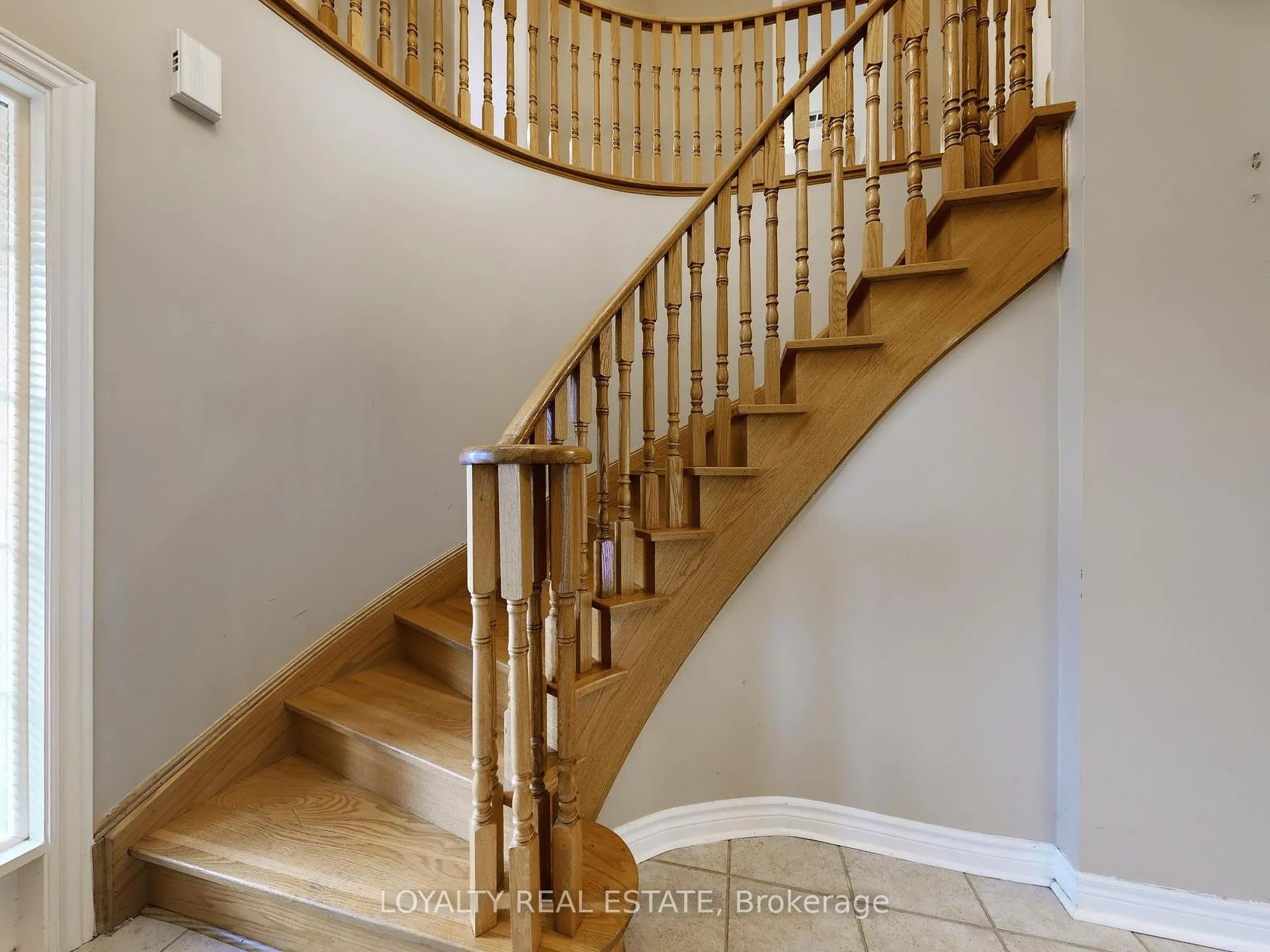 Photo 20 of Unit Upper Level, 50 Thornton Crescent, Vaughan, Maple — HOMEH