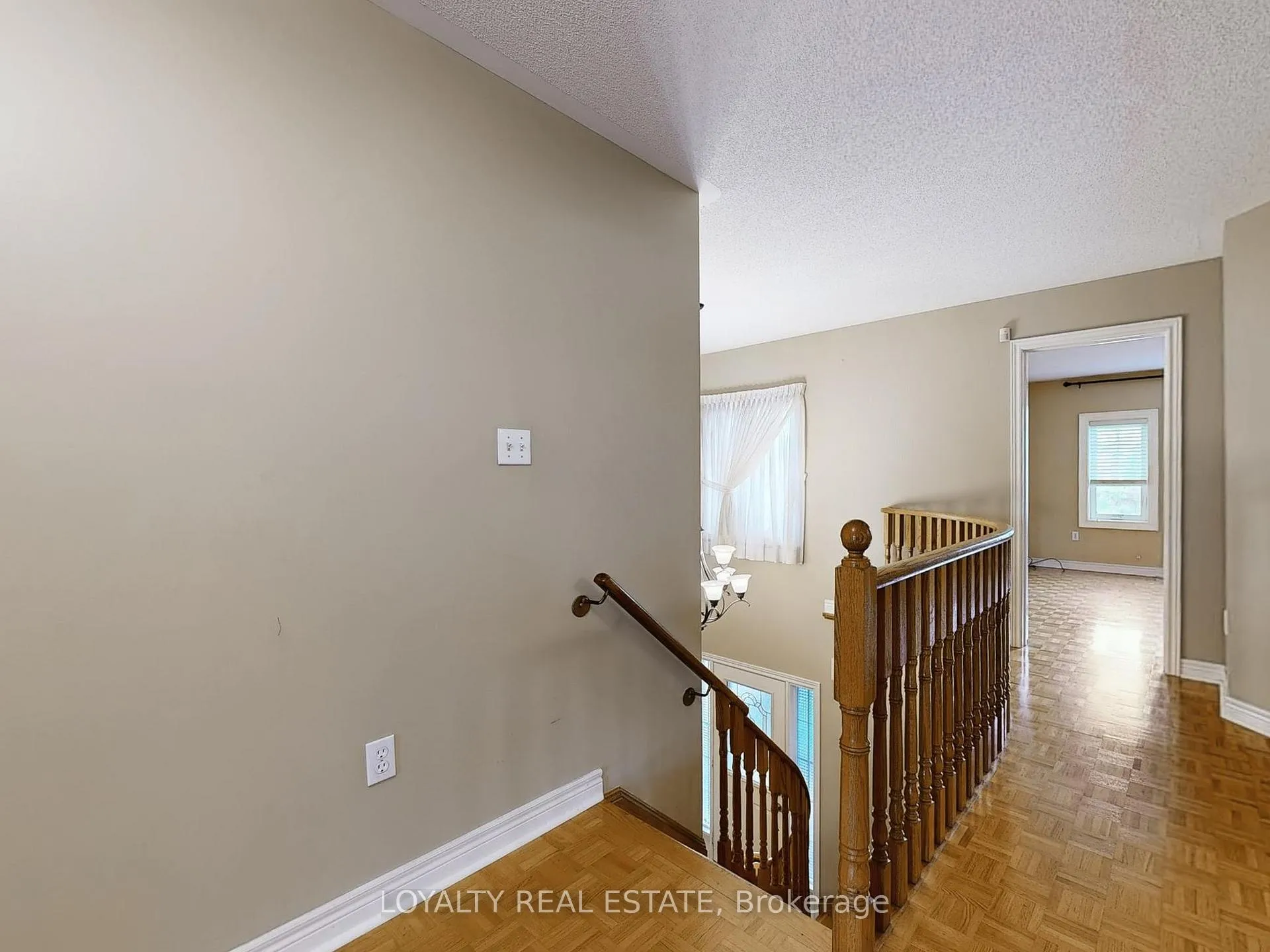 Photo 21 of Unit Upper Level, 50 Thornton Crescent, Vaughan, Maple — HOMEH