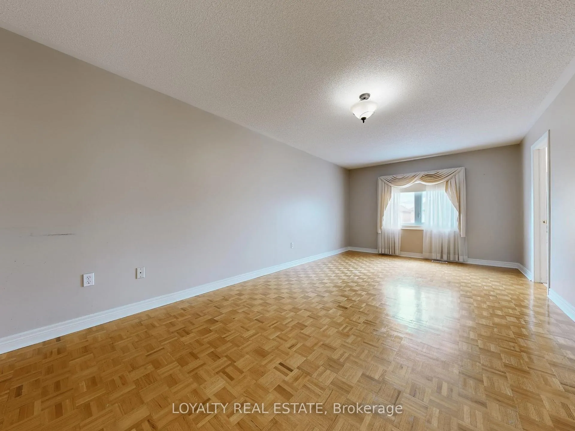 Photo 22 of Unit Upper Level, 50 Thornton Crescent, Vaughan, Maple — HOMEH