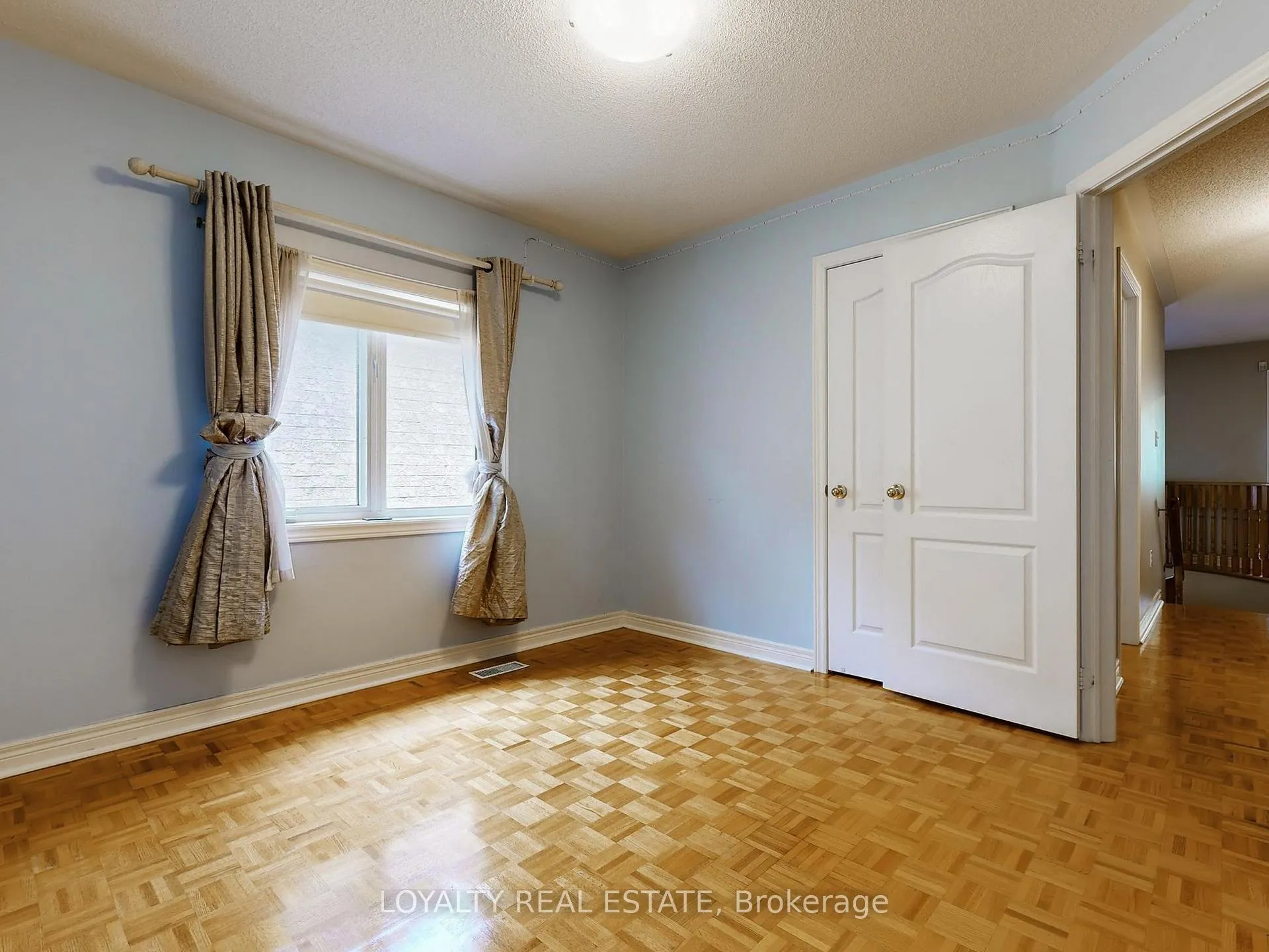 Photo 35 of Unit Upper Level, 50 Thornton Crescent, Vaughan, Maple — HOMEH