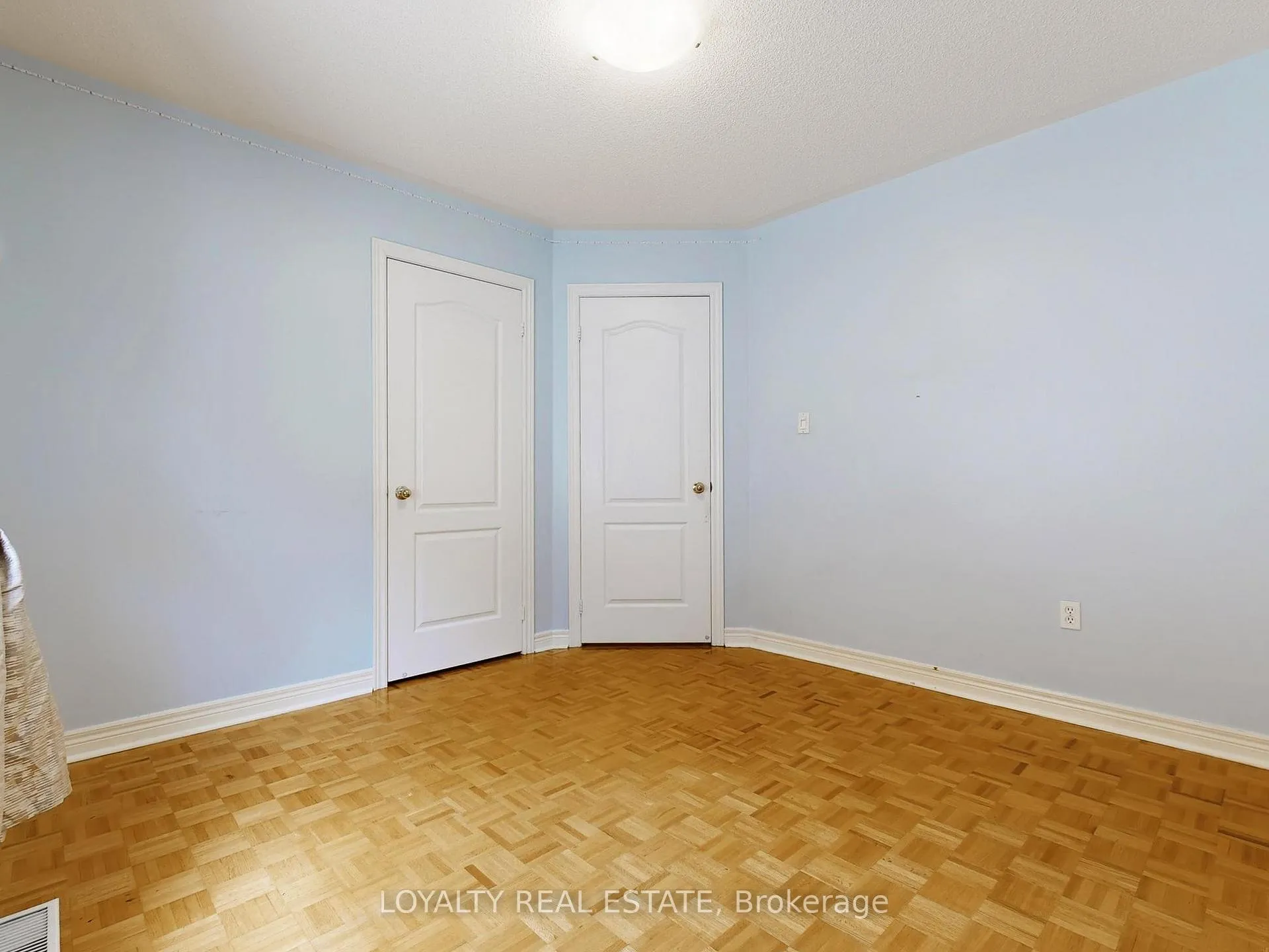 Photo 36 of Unit Upper Level, 50 Thornton Crescent, Vaughan, Maple — HOMEH