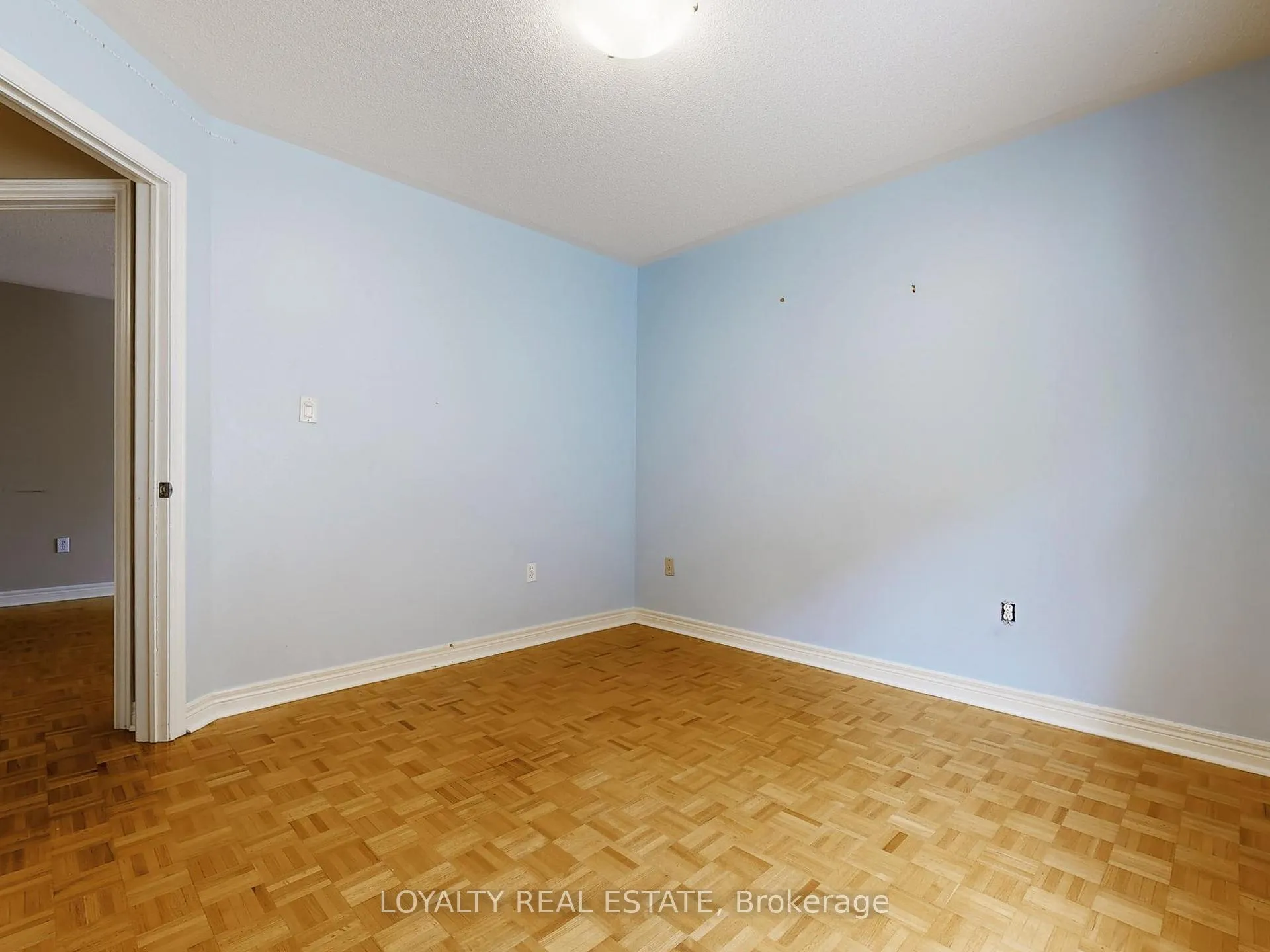 Photo 37 of Unit Upper Level, 50 Thornton Crescent, Vaughan, Maple — HOMEH