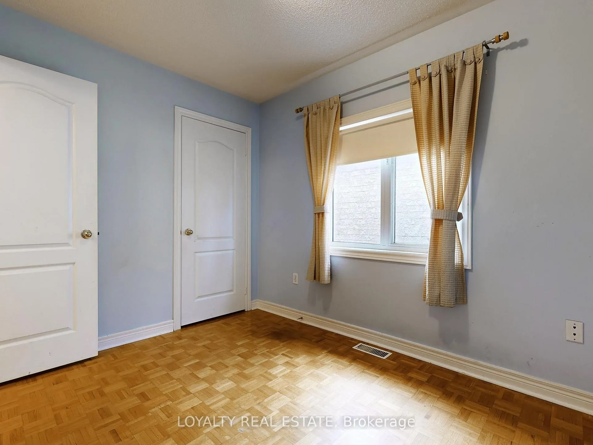 Photo 40 of Unit Upper Level, 50 Thornton Crescent, Vaughan, Maple — HOMEH