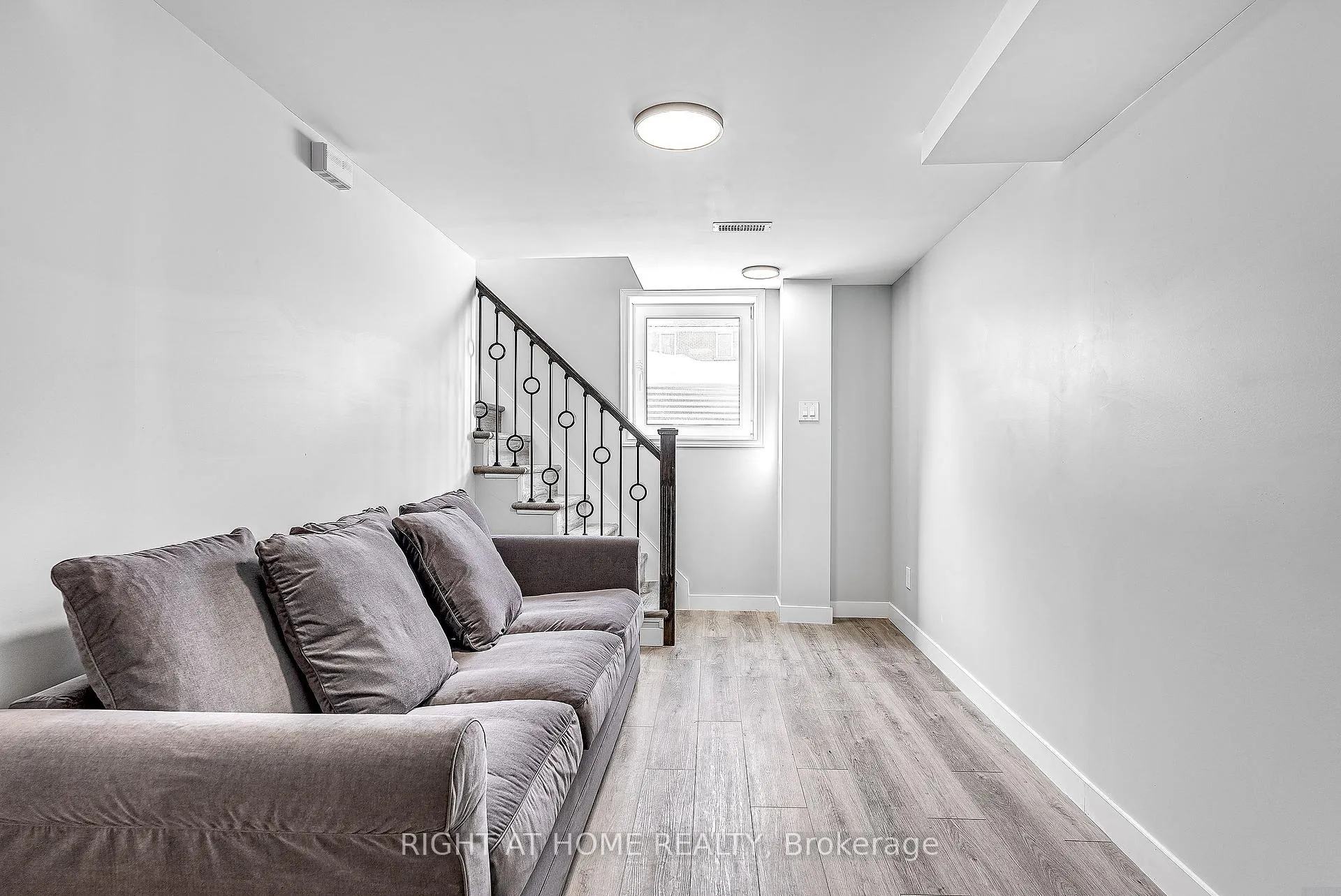 Photo 3 of Unit B, 902 Kenzie Street, Ottawa, Carlington — HOMEH