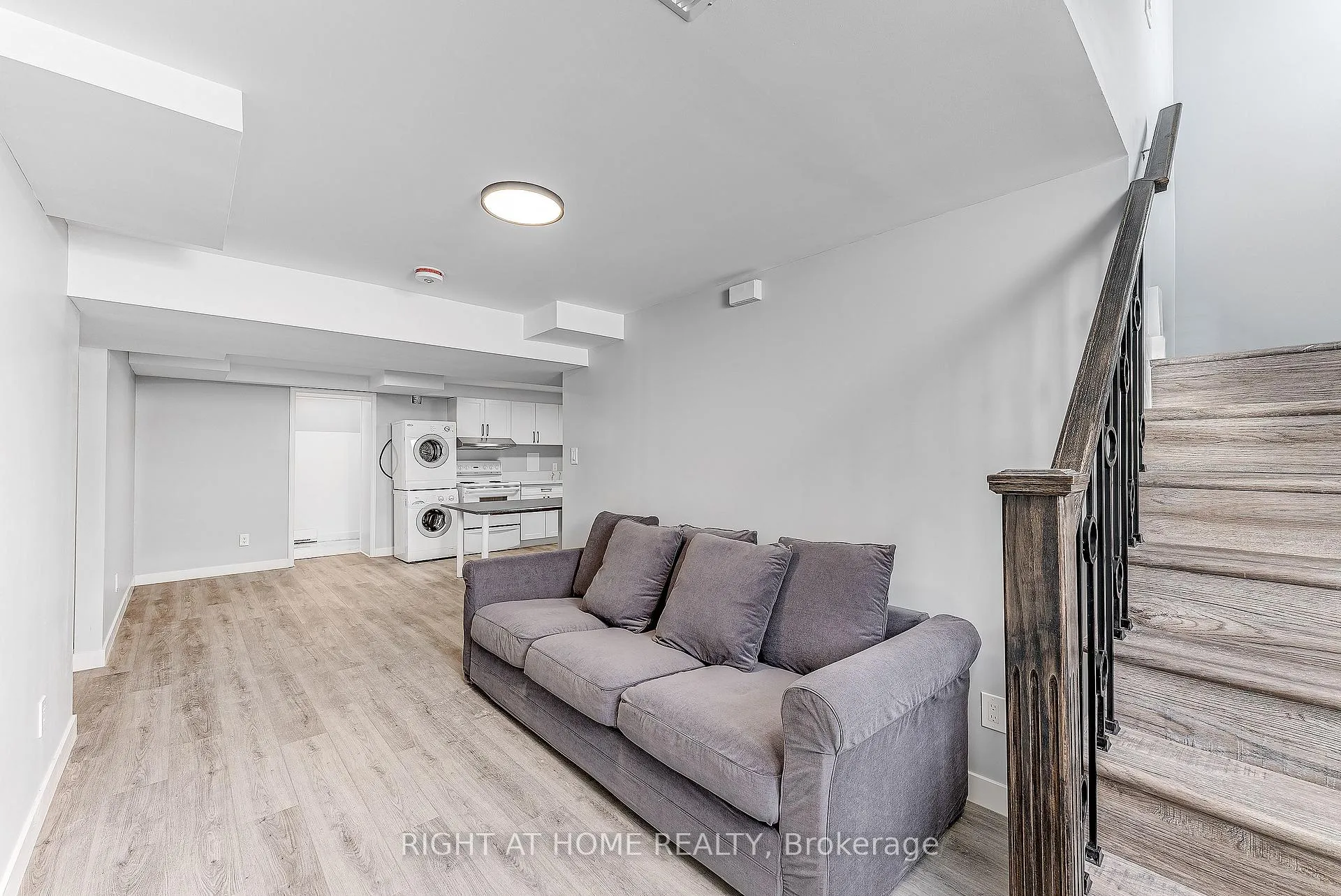 Photo 5 of Unit B, 902 Kenzie Street, Ottawa, Carlington — HOMEH