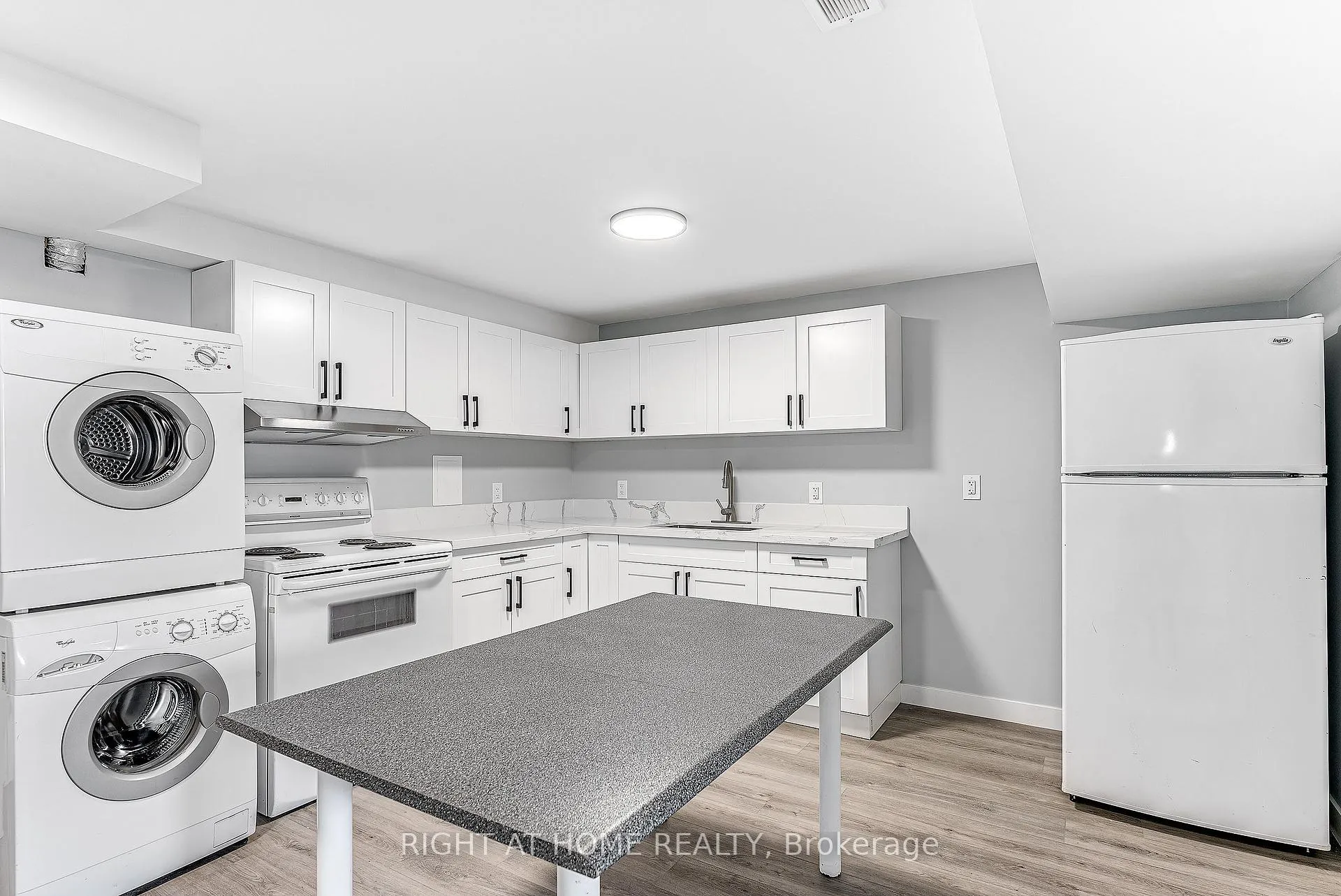 Photo 8 of Unit B, 902 Kenzie Street, Ottawa, Carlington — HOMEH