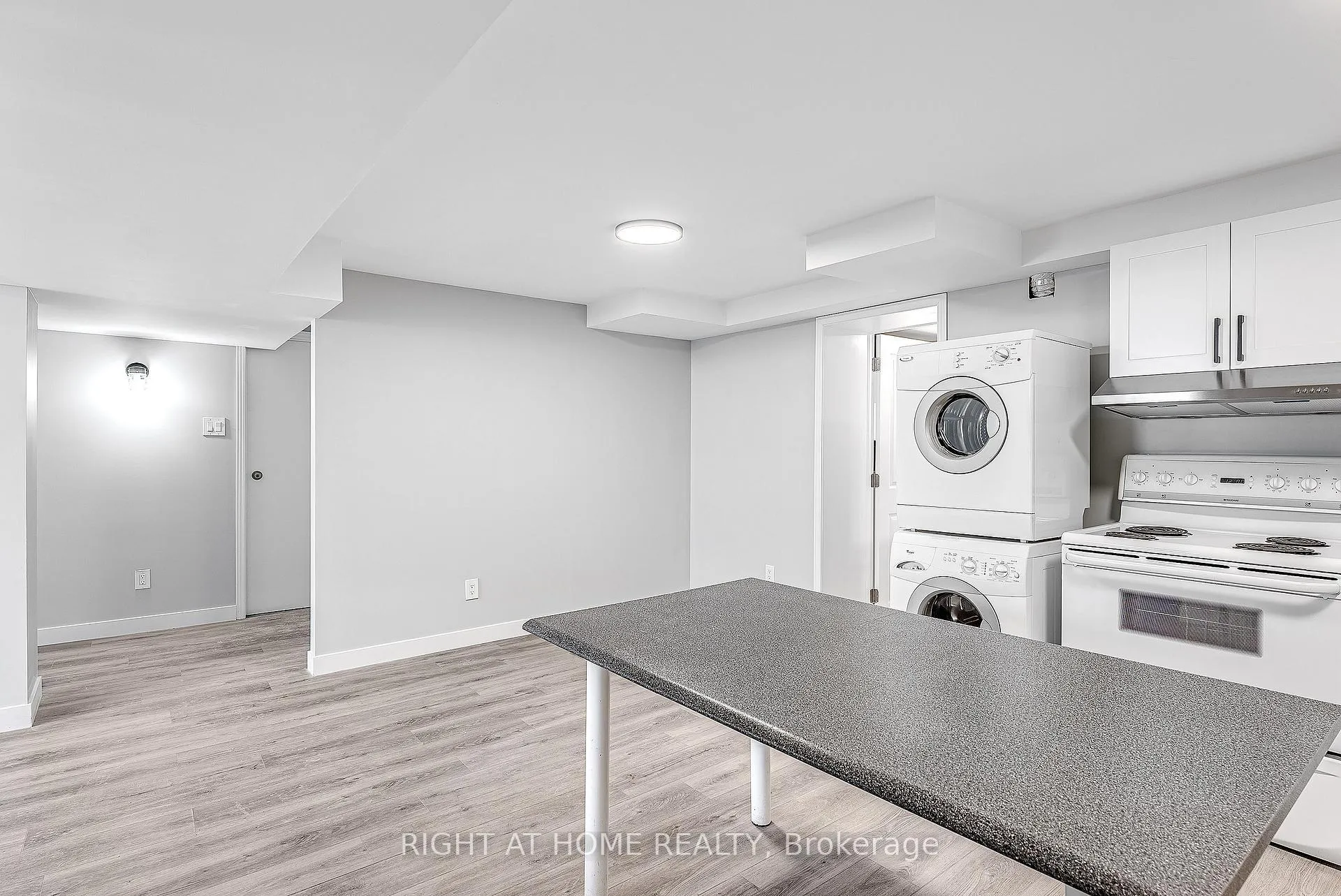 Photo 10 of Unit B, 902 Kenzie Street, Ottawa, Carlington — HOMEH