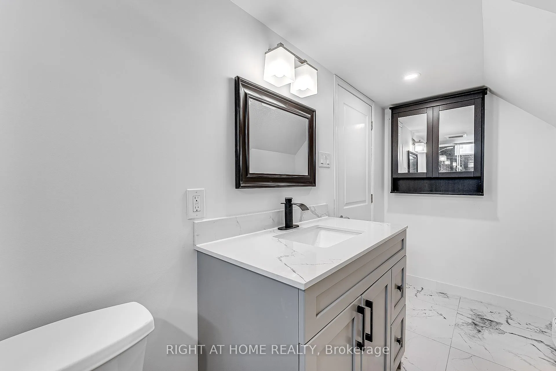 Photo 13 of Unit B, 902 Kenzie Street, Ottawa, Carlington — HOMEH