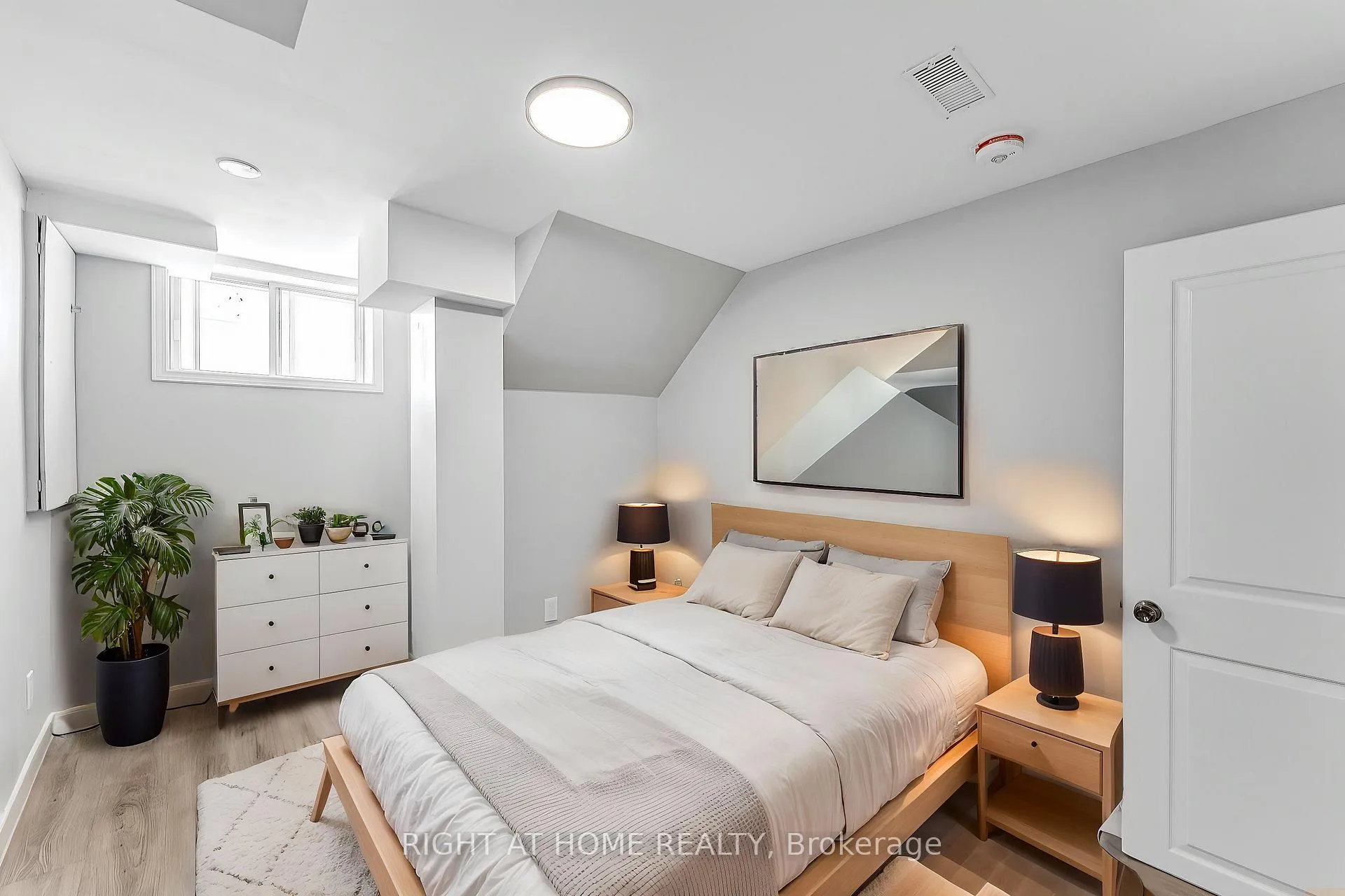 Photo 16 of Unit B, 902 Kenzie Street, Ottawa, Carlington — HOMEH