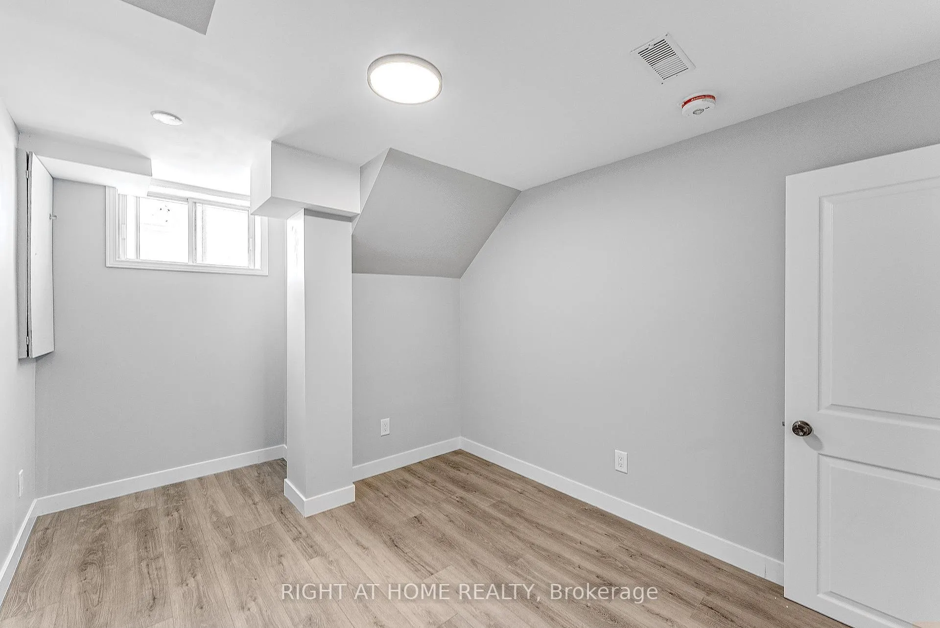Photo 17 of Unit B, 902 Kenzie Street, Ottawa, Carlington — HOMEH
