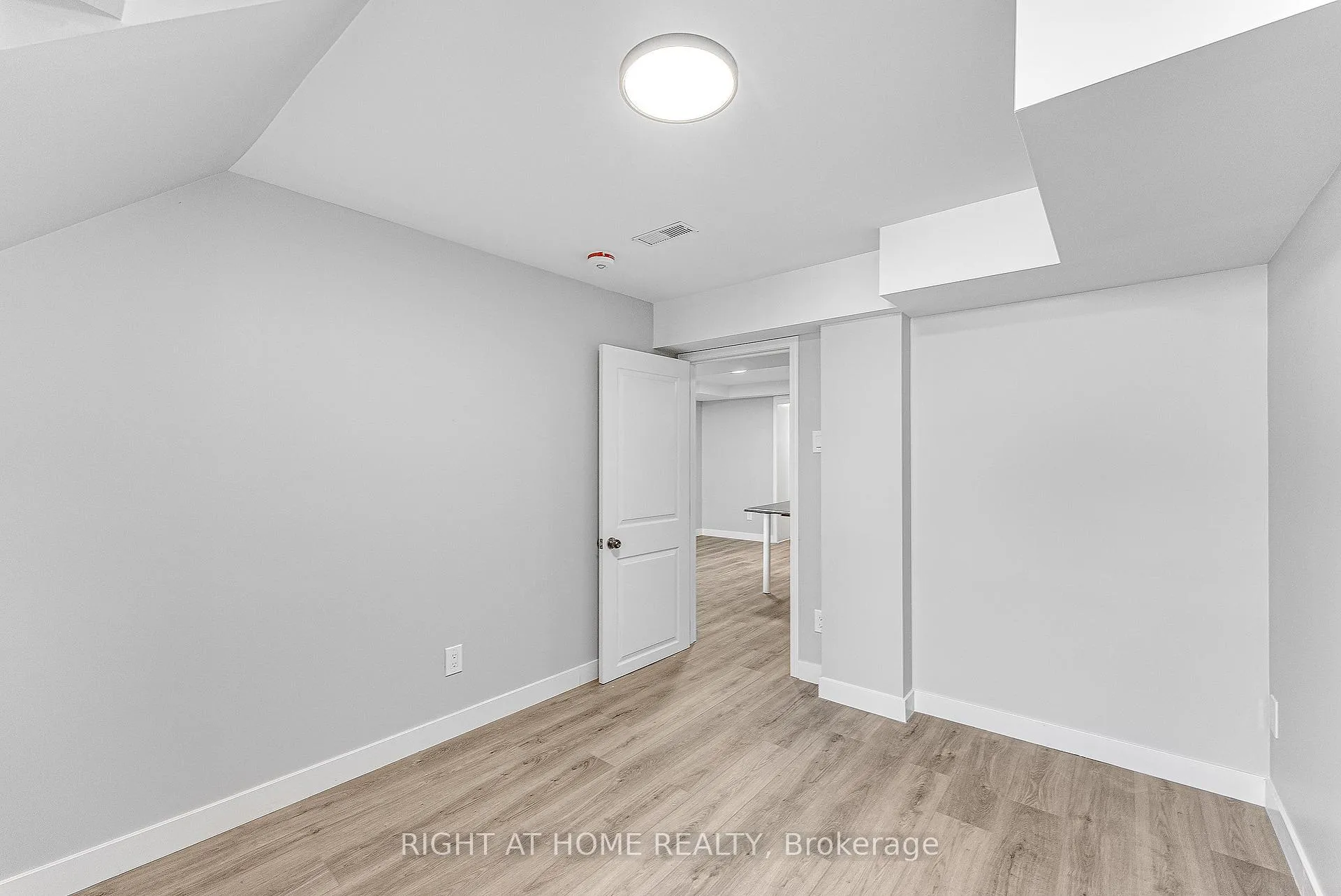 Photo 18 of Unit B, 902 Kenzie Street, Ottawa, Carlington — HOMEH