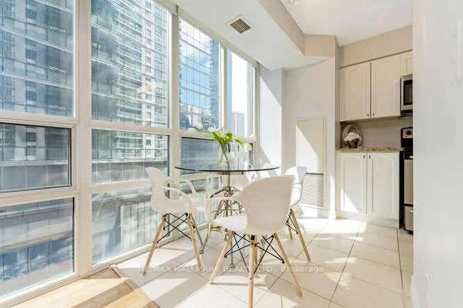Photo 11 of Unit 706, 30 Grand Trunk Crescent, Toronto, Waterfront Communities — HOMEH