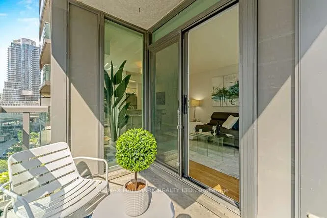 Photo 20 of Unit 706, 30 Grand Trunk Crescent, Toronto, Waterfront Communities — HOMEH