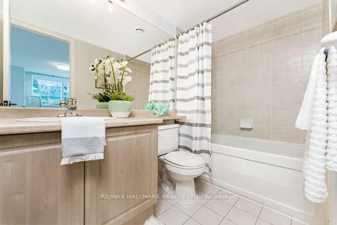 Photo 26 of Unit 706, 30 Grand Trunk Crescent, Toronto, Waterfront Communities — HOMEH