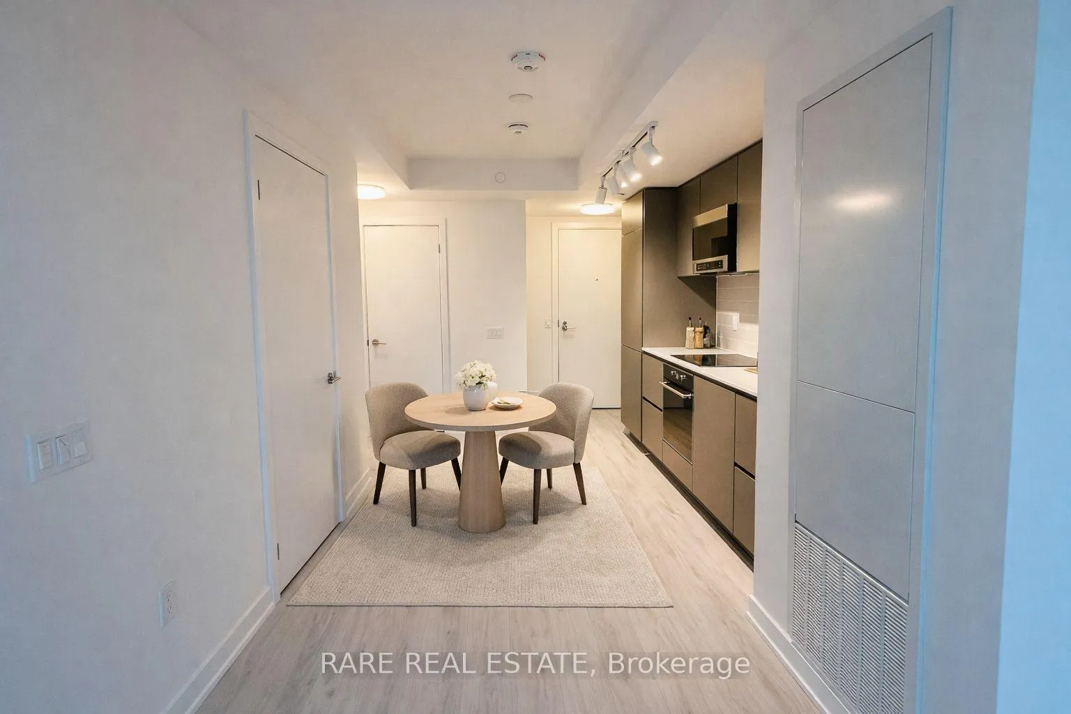 Photo 4 of Unit 1105, 120 Broadway Avenue, Toronto, Mount Pleasant West — HOMEH