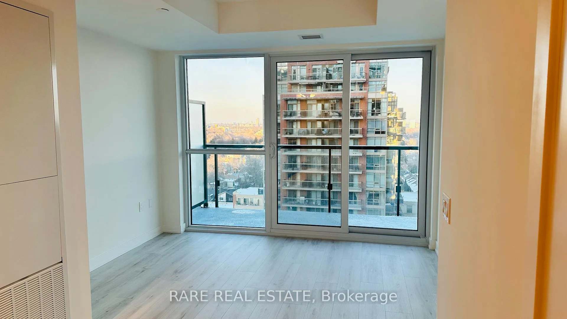 Photo 5 of Unit 1105, 120 Broadway Avenue, Toronto, Mount Pleasant West — HOMEH