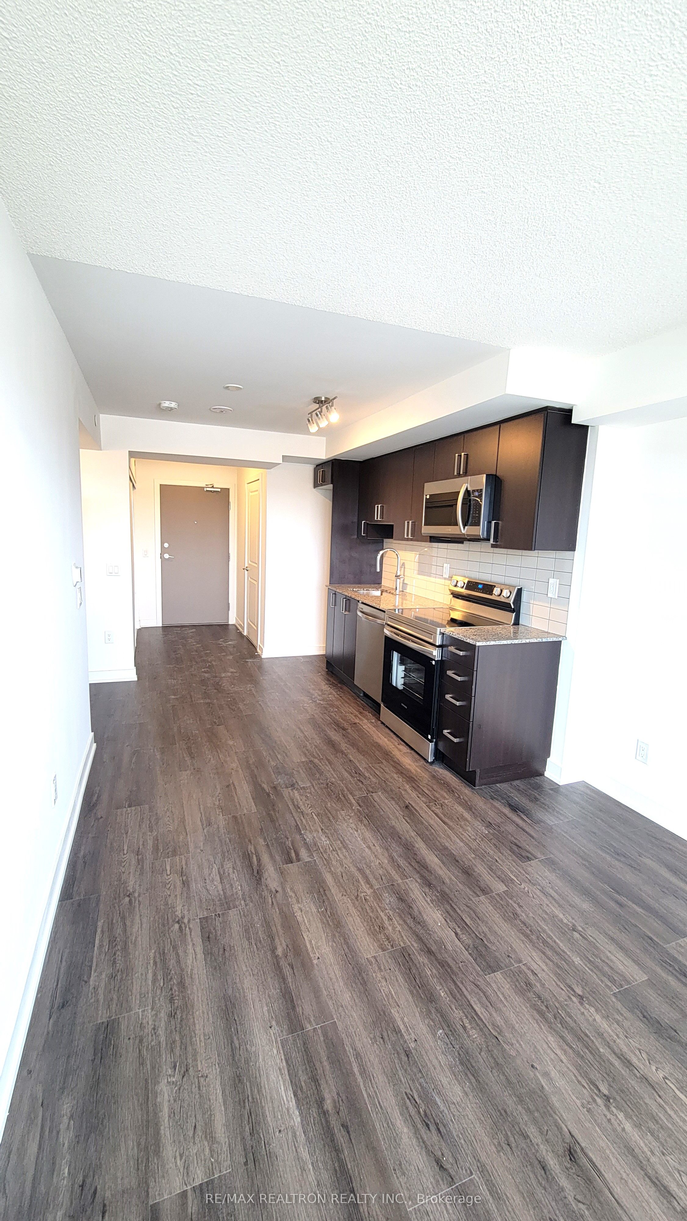 Photo 5 of Unit 307, 1010 Sandy Beach Road, Pickering, Bay Ridges — HOMEH