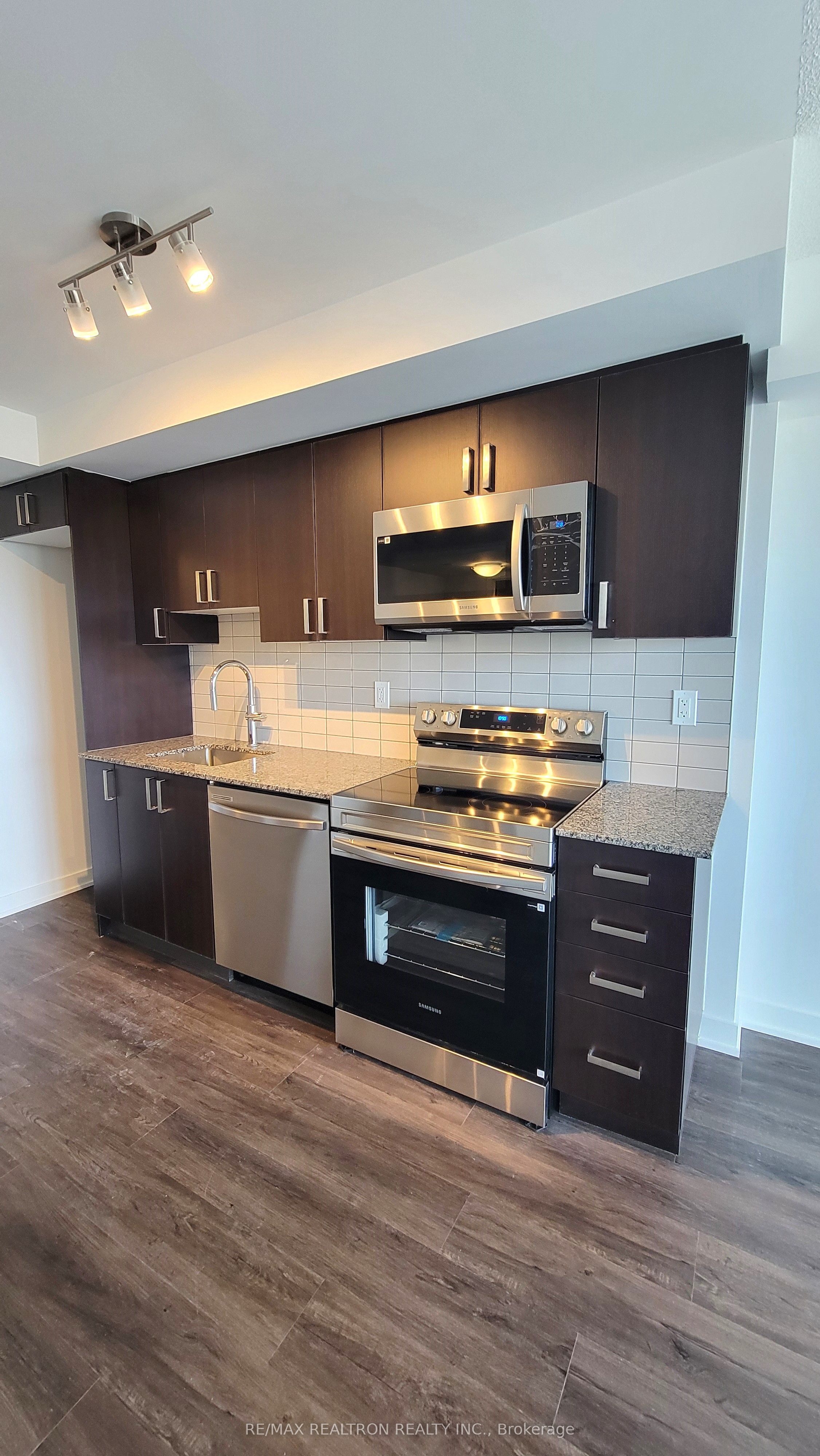 Photo 6 of Unit 307, 1010 Sandy Beach Road, Pickering, Bay Ridges — HOMEH