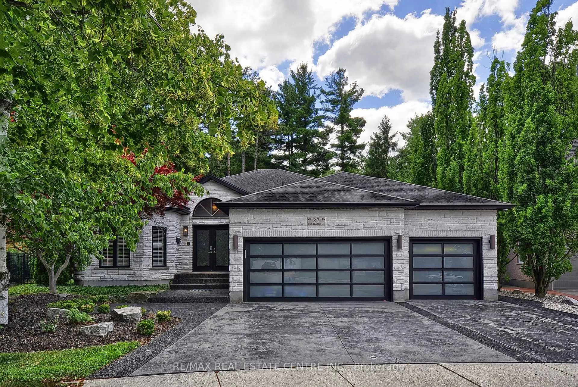 Photo 1 of 27 Woodmans Court, Kitchener — HOMEH