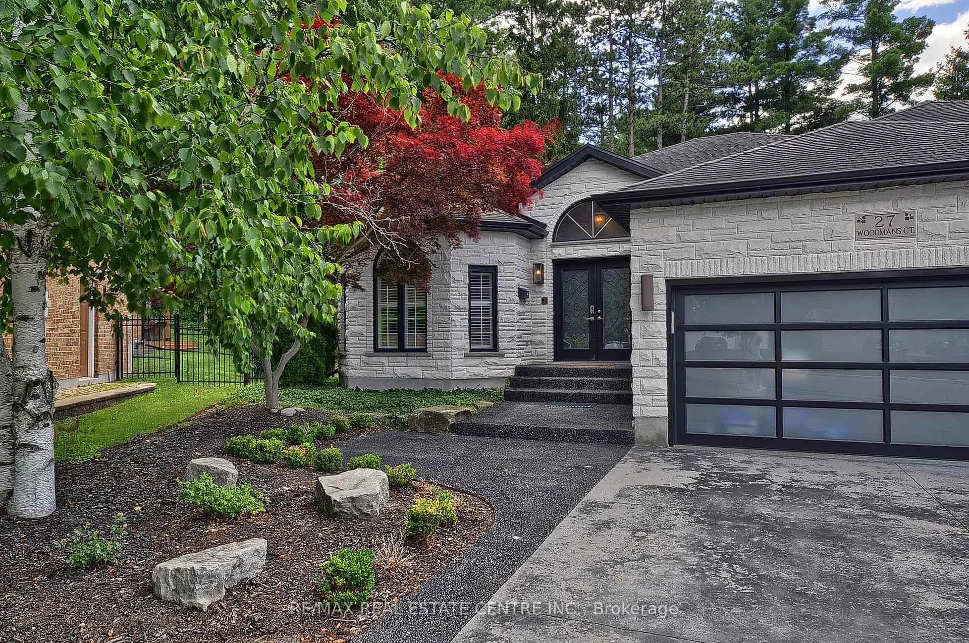 Photo 2 of 27 Woodmans Court, Kitchener — HOMEH