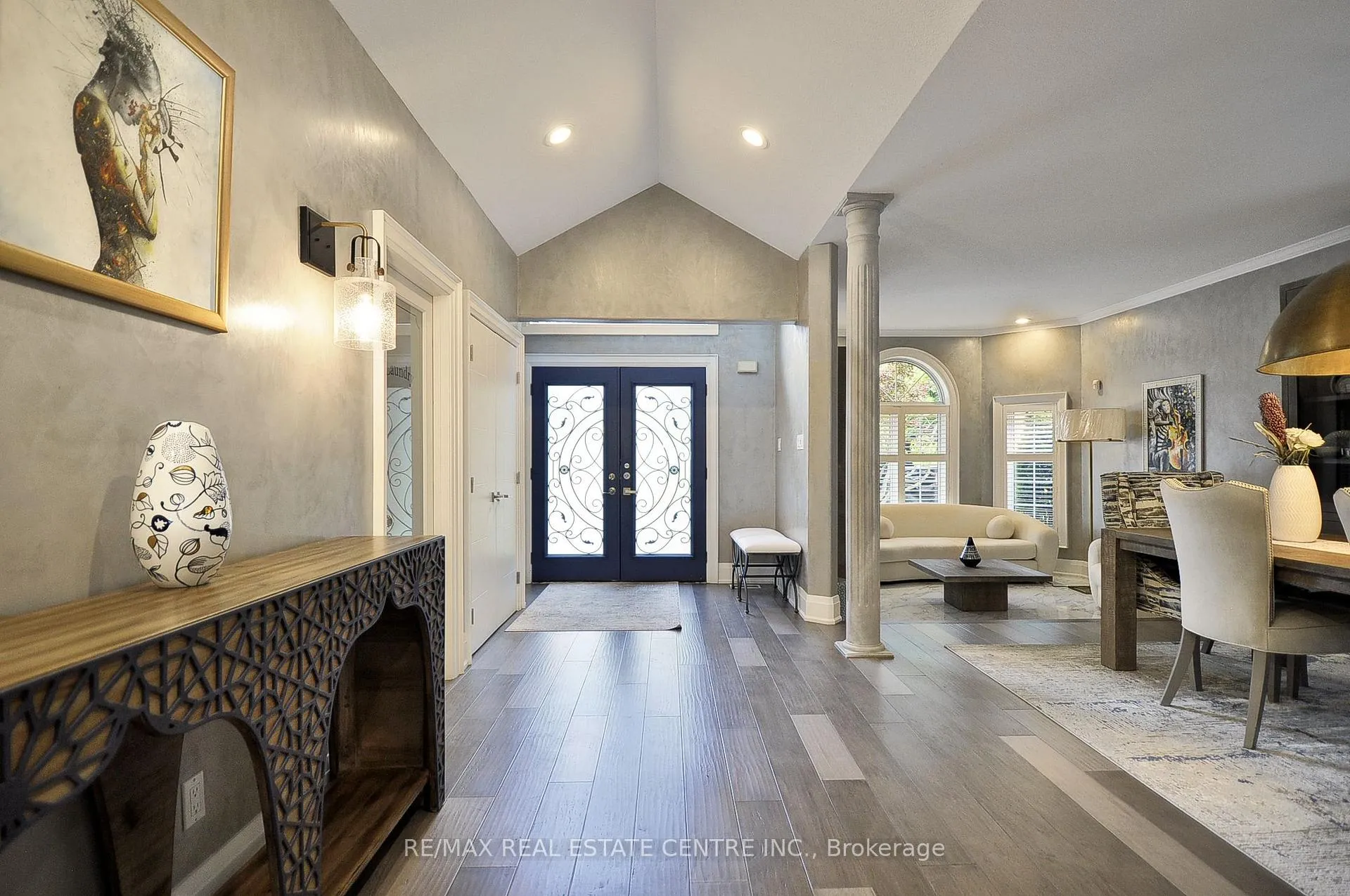 Photo 3 of 27 Woodmans Court, Kitchener — HOMEH