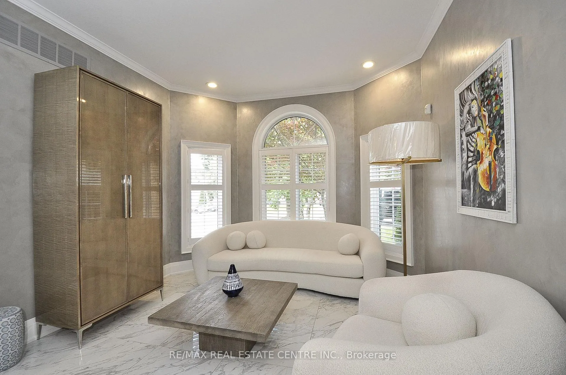 Photo 5 of 27 Woodmans Court, Kitchener — HOMEH