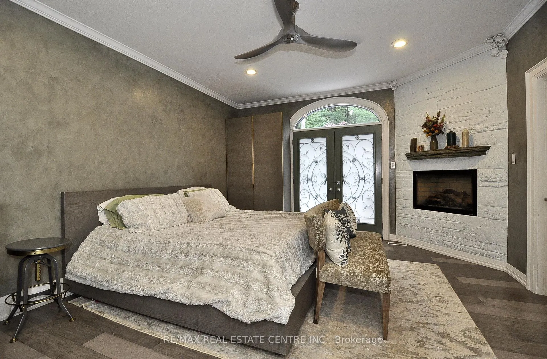 Photo 16 of 27 Woodmans Court, Kitchener — HOMEH
