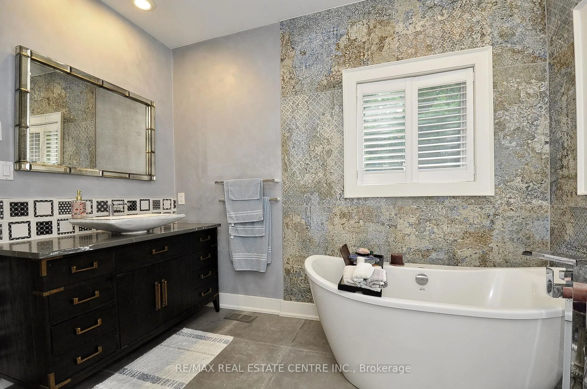 Photo 18 of 27 Woodmans Court, Kitchener — HOMEH