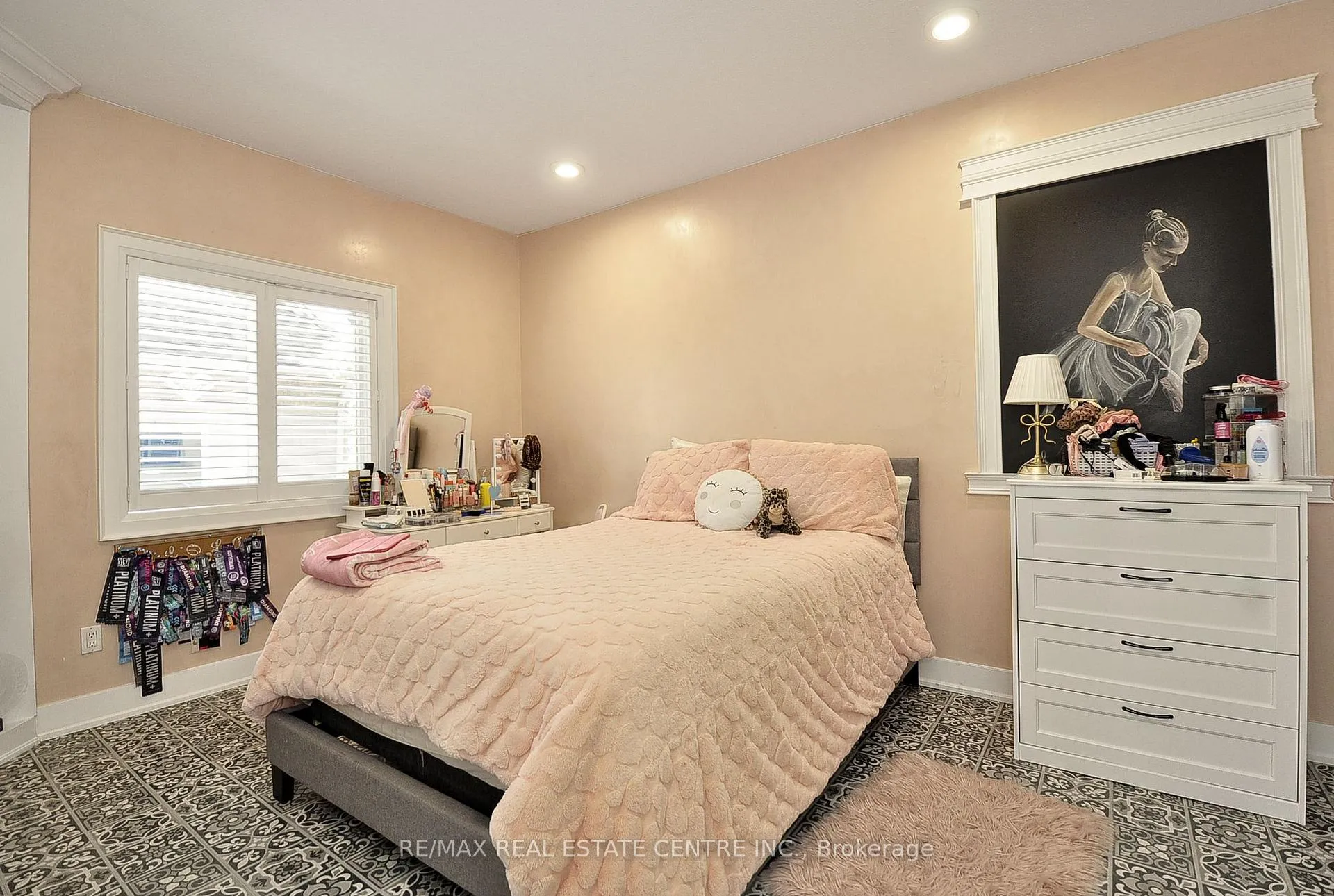 Photo 20 of 27 Woodmans Court, Kitchener — HOMEH