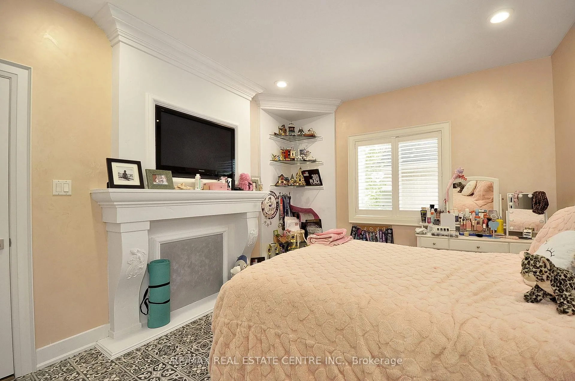 Photo 21 of 27 Woodmans Court, Kitchener — HOMEH