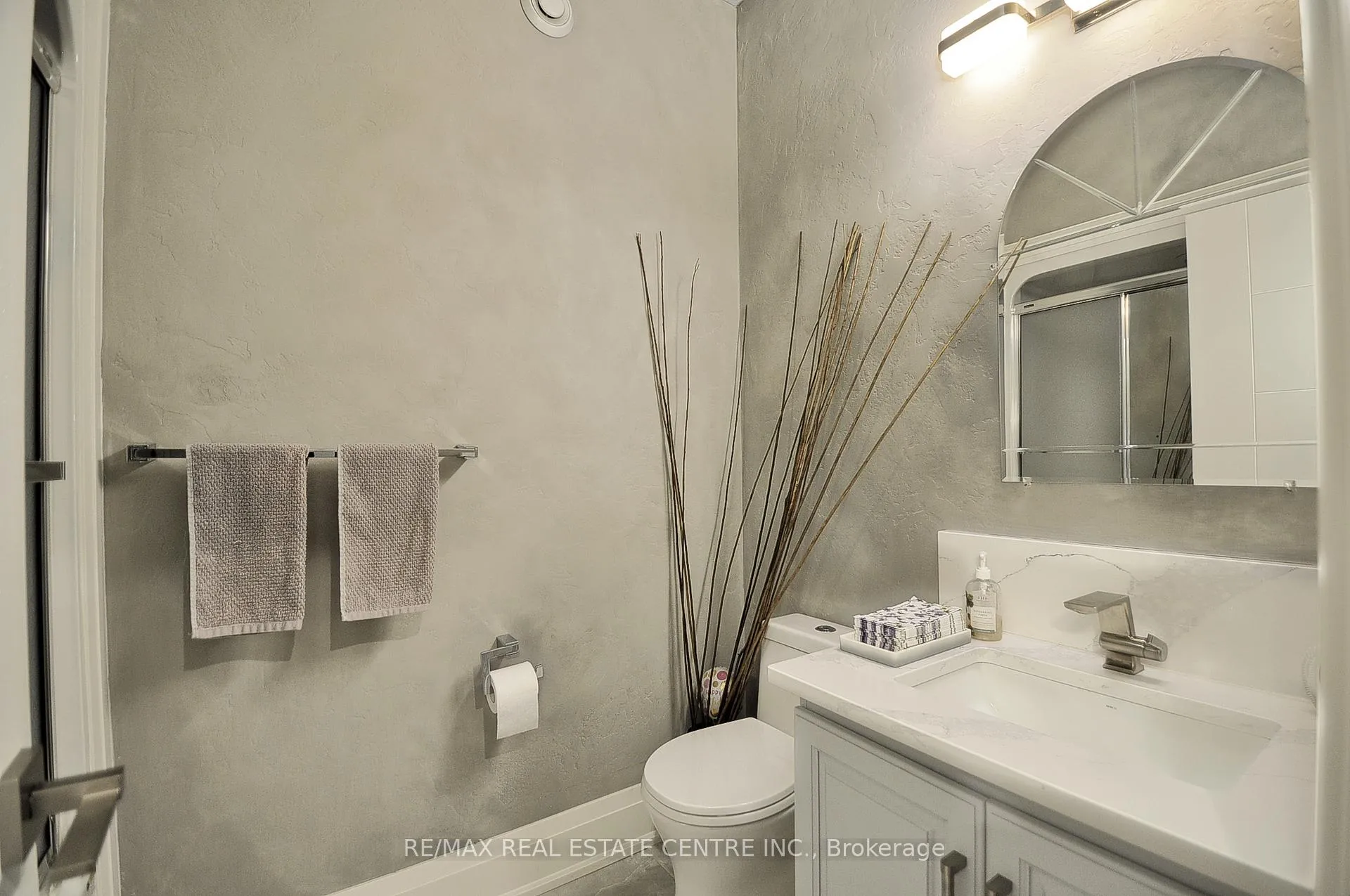 Photo 22 of 27 Woodmans Court, Kitchener — HOMEH