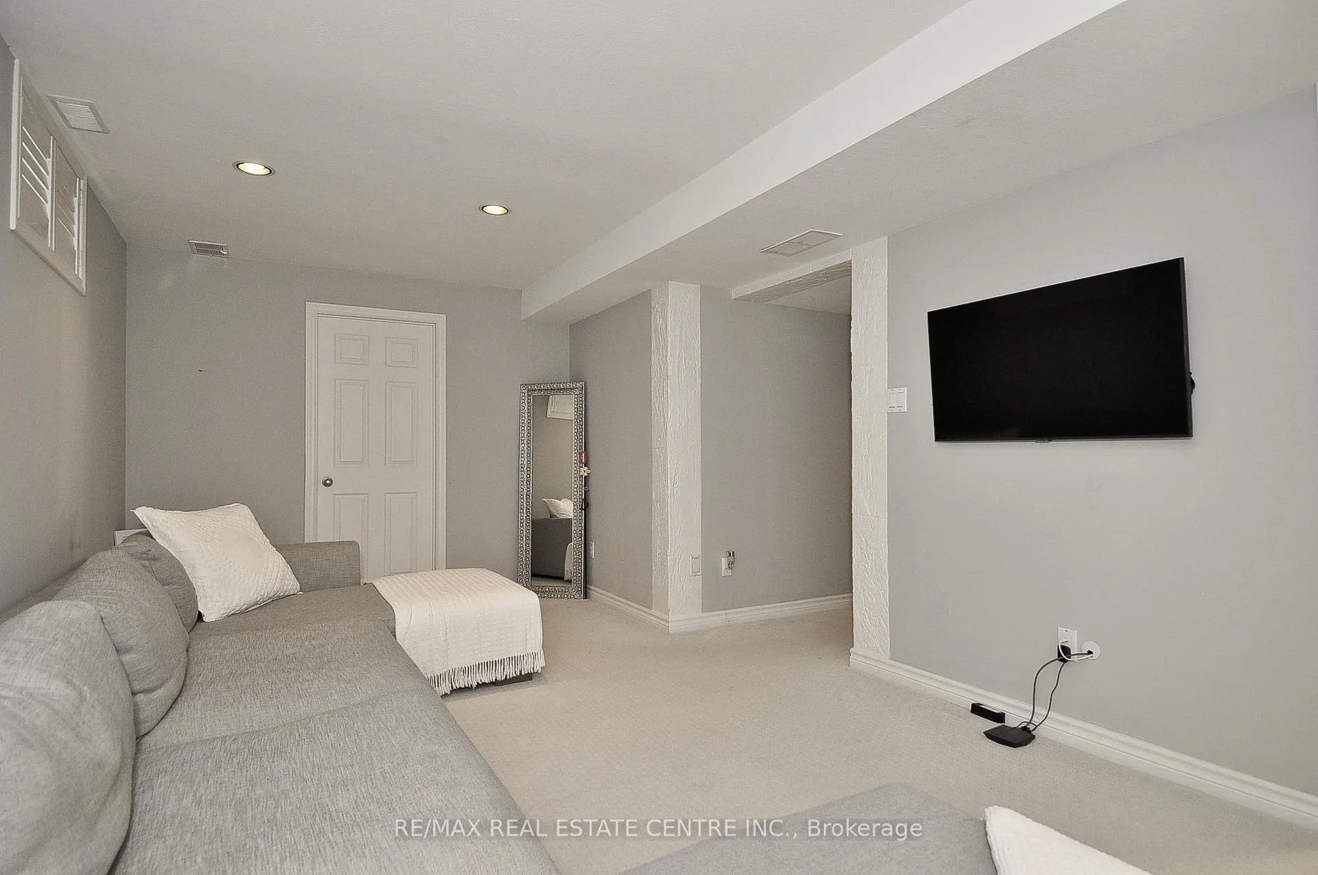 Photo 30 of 27 Woodmans Court, Kitchener — HOMEH