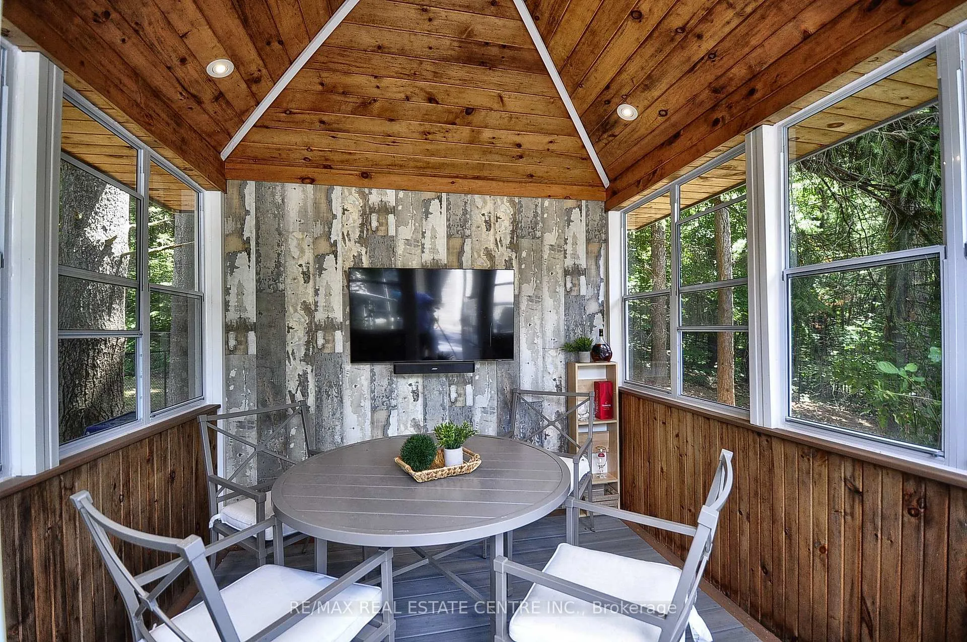 Photo 40 of 27 Woodmans Court, Kitchener — HOMEH